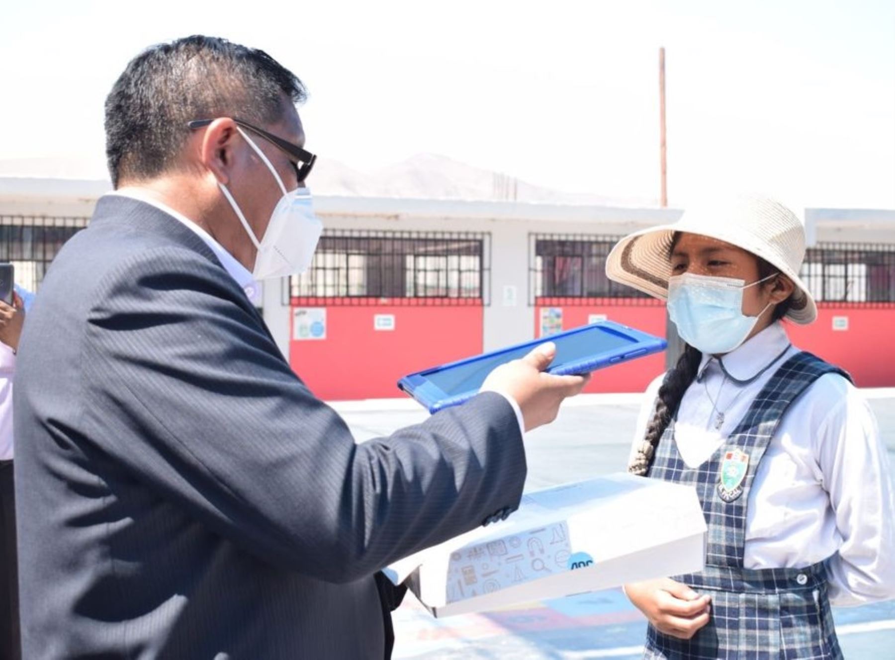 Año escolar en la región Arequipa se inició con la entrega de tabletas electrónicas a escolares. Foto: ANDINA/difusión.