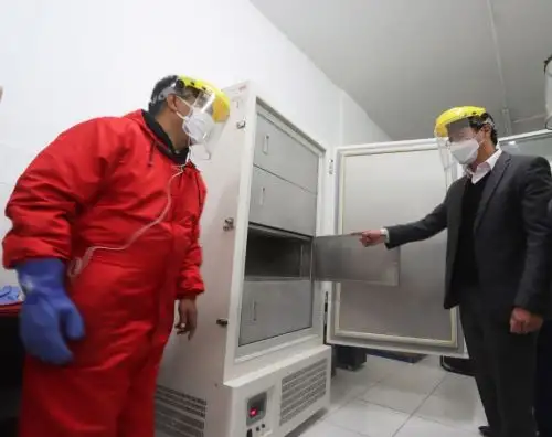 Cusco cuenta con ultracongeladoras, de propiedad de la Universidad Nacional San Antonio Abad, para poder recibir y almacenar las vacunas Pfizer. ANDINA/Difusión