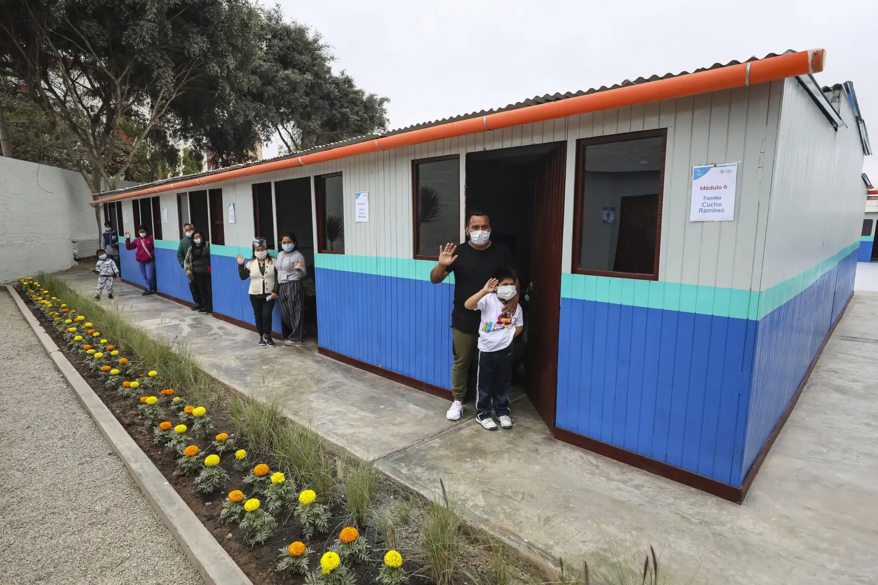 Se priorizaron acciones referidas a la atención en salud, ayuda humanitaria,  sostenimiento de ollas comunes, desinfección de espacios públicos, mercados móviles e implementación de ciclovías. Foto: ANDINA/MML