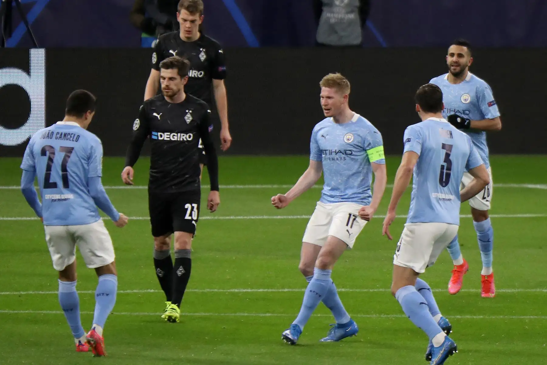 El centrocampista belga del Manchester City Kevin De Bruyne celebra el primer gol durante la UEFA Champions League, octavos de final, partido de vuelta entre el Manchester City y el Borussia Monchengladbach.
Foto: AFP