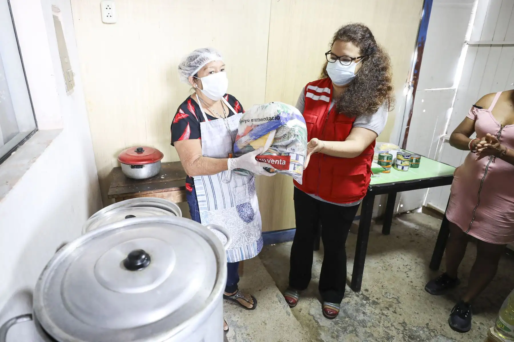 La ministra Silvana Vargas (Midis) participó en el acto de entrega de alimentos para comedores populares de Ventanilla. ANDINA/Difusión