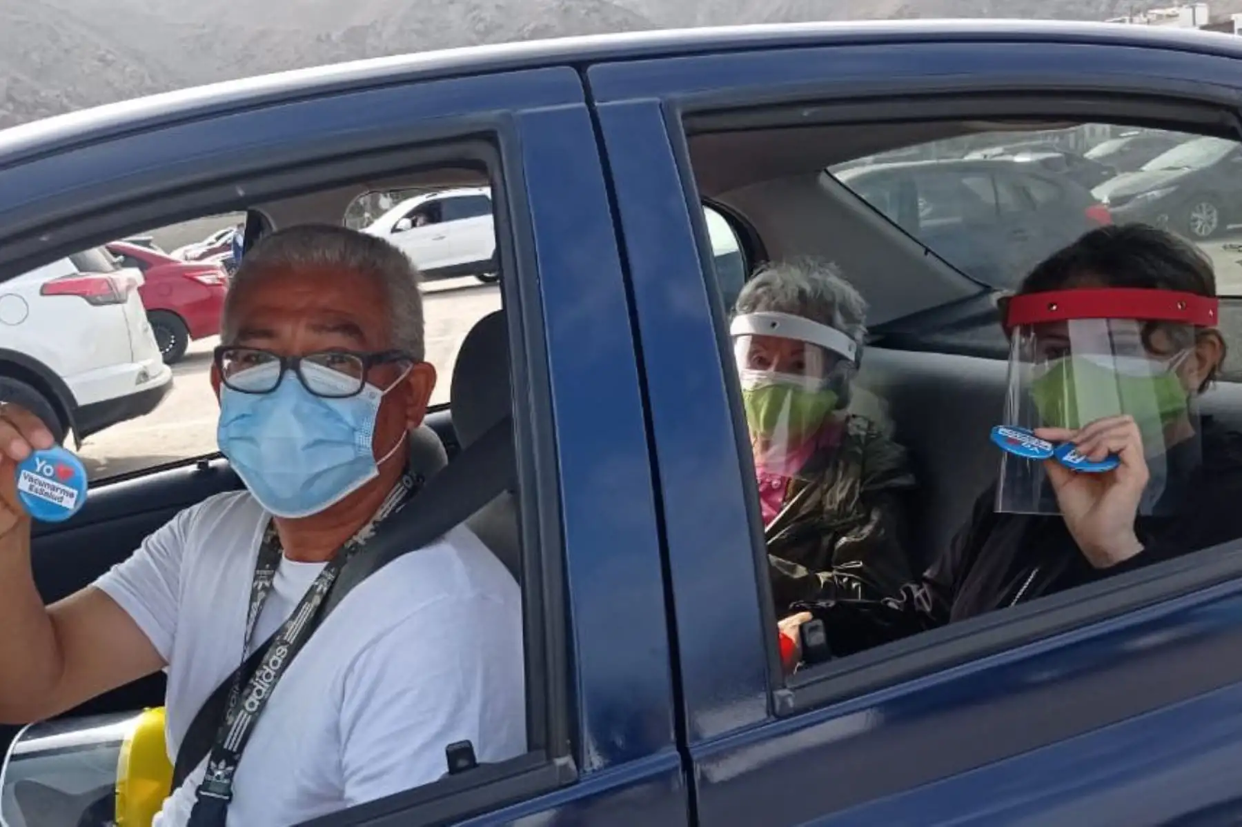 La presidenta ejecutiva de Essalud Fiorella Molinelli superviso  la marcha blanca de la jornada de vacunación de la primera dosis contra la covid-19, a nuestros adultos mayores de 85 años a más, en el  Auto Vacunatorio de la Explanada del Estadio Monumental. Foto. ANDINA/ Essalud