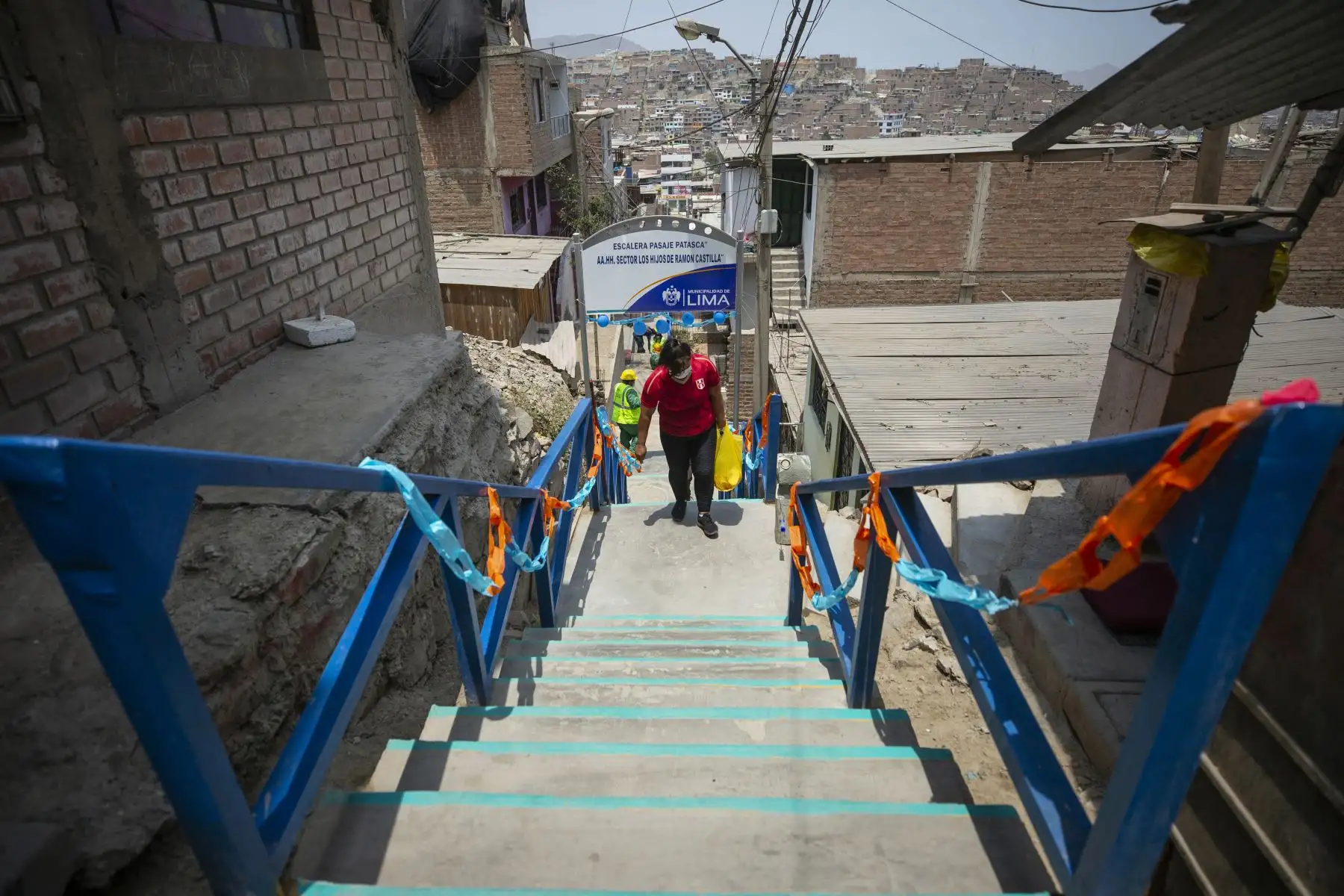 Alcalde de Lima, Jorge Muñoz informa sobre ejecución de nuevas escaleras tras incendio en Bayóvar - San Juan de Lurigancho.
Foto: Municipalidad de Lima