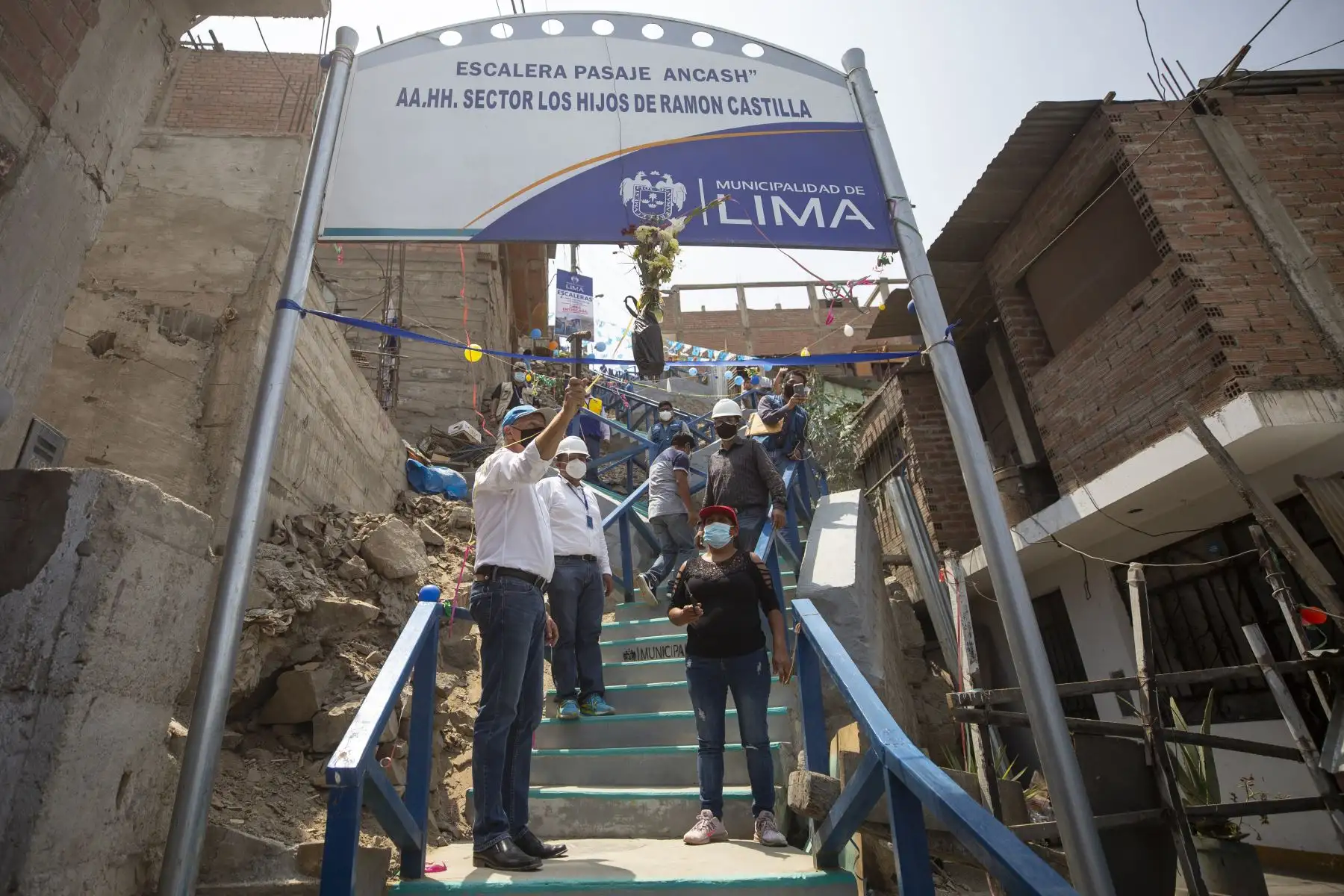 Alcalde de Lima, Jorge Muñoz informa sobre ejecución de nuevas escaleras tras incendio en Bayóvar - San Juan de Lurigancho.
Foto: Municipalidad de Lima