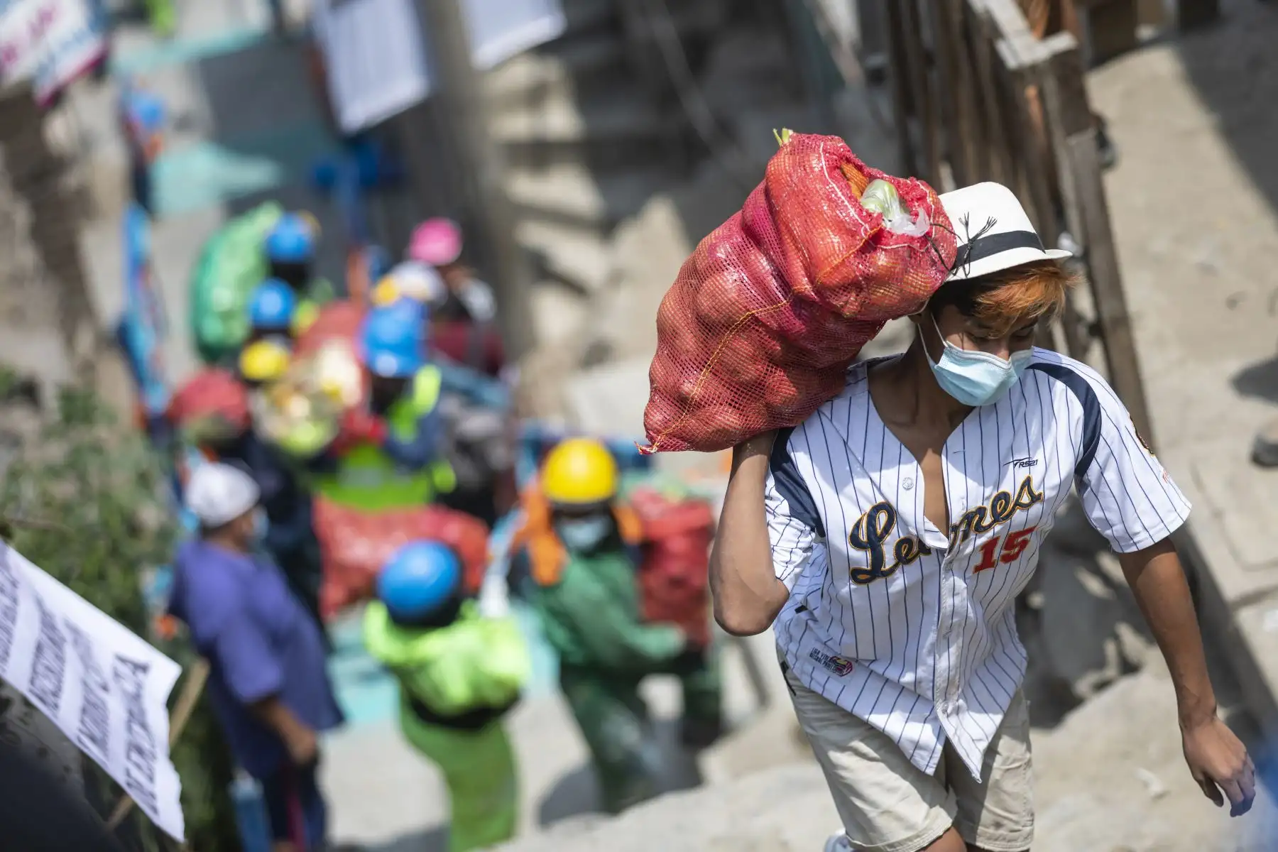 Alcalde de Lima, Jorge Muñoz informa sobre ejecución de nuevas escaleras tras incendio en Bayóvar - San Juan de Lurigancho.
Foto: Municipalidad de Lima