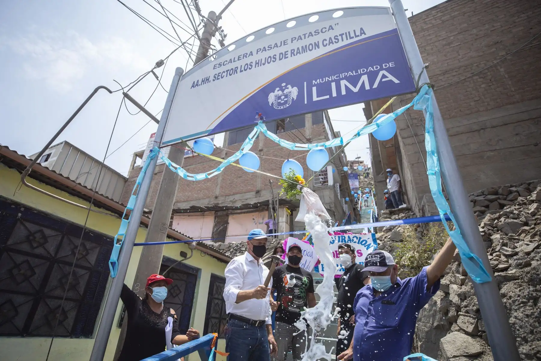 Alcalde de Lima, Jorge Muñoz informa sobre ejecución de nuevas escaleras tras incendio en Bayóvar - San Juan de Lurigancho.
Foto: Municipalidad de Lima