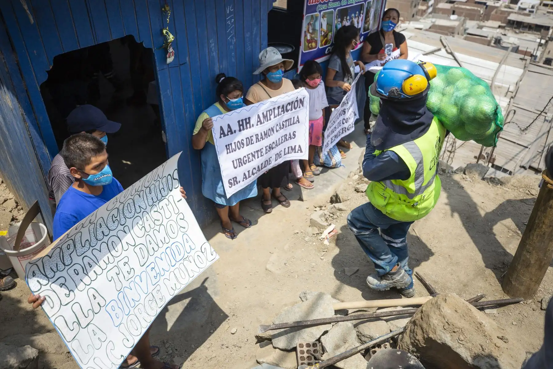Alcalde de Lima, Jorge Muñoz informa sobre ejecución de nuevas escaleras tras incendio en Bayóvar - San Juan de Lurigancho.
Foto: Municipalidad de Lima