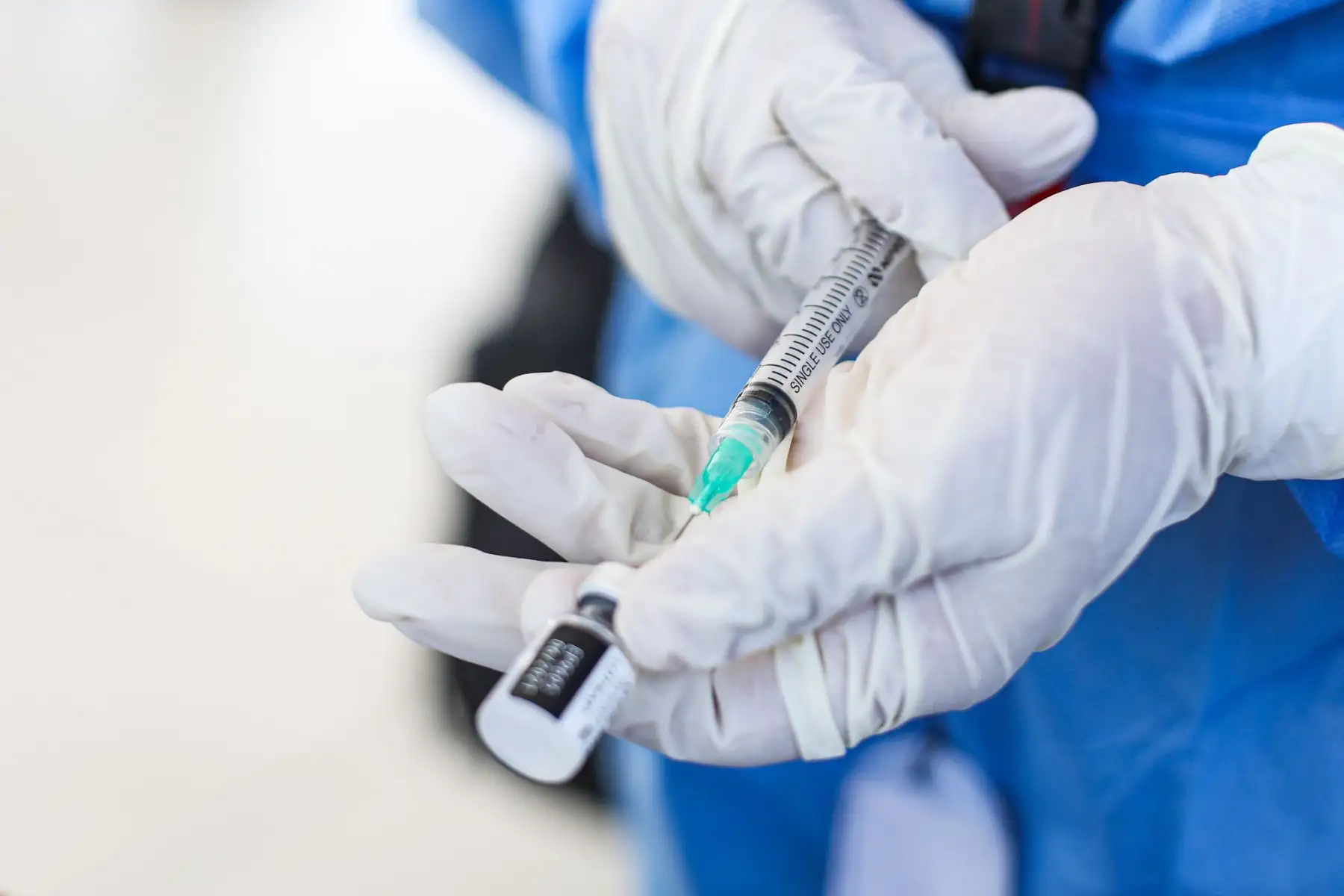 Cumpliendo con el plan de vacunación para combatir el COVID-19, 119 adultos mayores del albergue municipal María Rosario Aráoz, ubicado en San Juan de Miraflores, recibieron la primera dosis de la vacuna.
Foto: Municipalidad de Lima