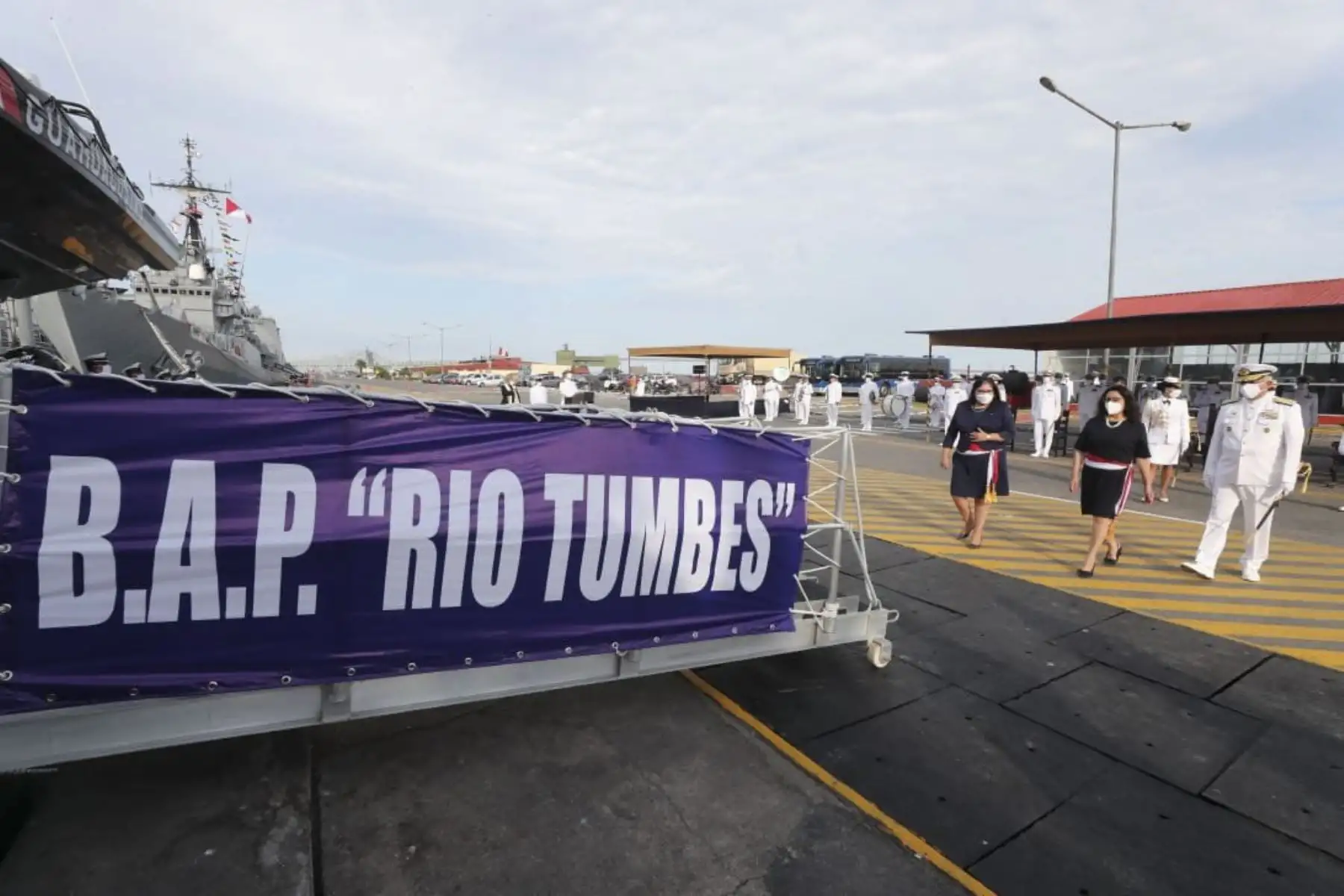 La presidenta del Consejo de Ministros, Violeta Bermúdez, y la titular del Ministerio de Defensa, lideran la conmemoración del Bicentenario Afirmado del Pabellón Nacional en el Primer Buque de la Patria y de incorporación de dos patrulleras marítimas. La Fuerza de Superficie, componente del poder naval, que nació con la independencia nacional, cumple 200 años de su fundación. Foto: ANDINA/PCM