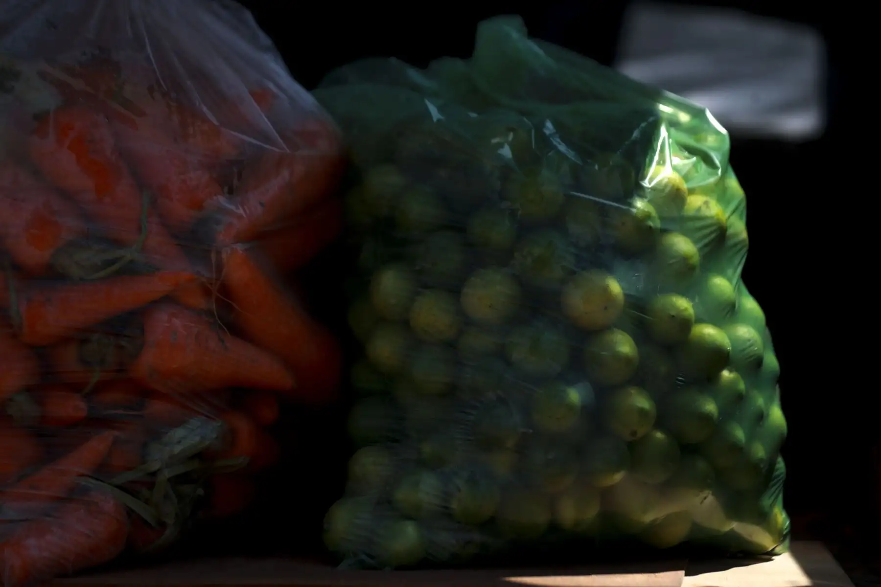 Mayra Huayanga tiene 19 años y es productora de limón y frutas del Fundo Guadalupe de Lambayeque, ha participado en más de 100 mercados De La Chacra a la Olla durante la pandemia. Foto: ANDINA/Carla Patiño