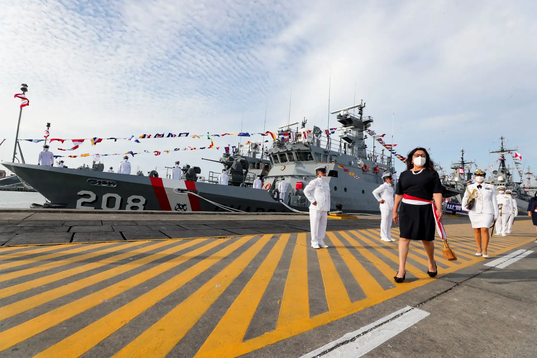 La Presidenta del Consejo de Ministros, Violeta Bermúdez, junto a la Ministra de Defensa, Nuria Esparch asisten a la conmemoración del Bicentenario de la Fuerza de Superficie de la Marina de Guerra. Asimismo se incorporaron dos patrulleras a la Fuerza Naval. Foto: ANDINA/PCM