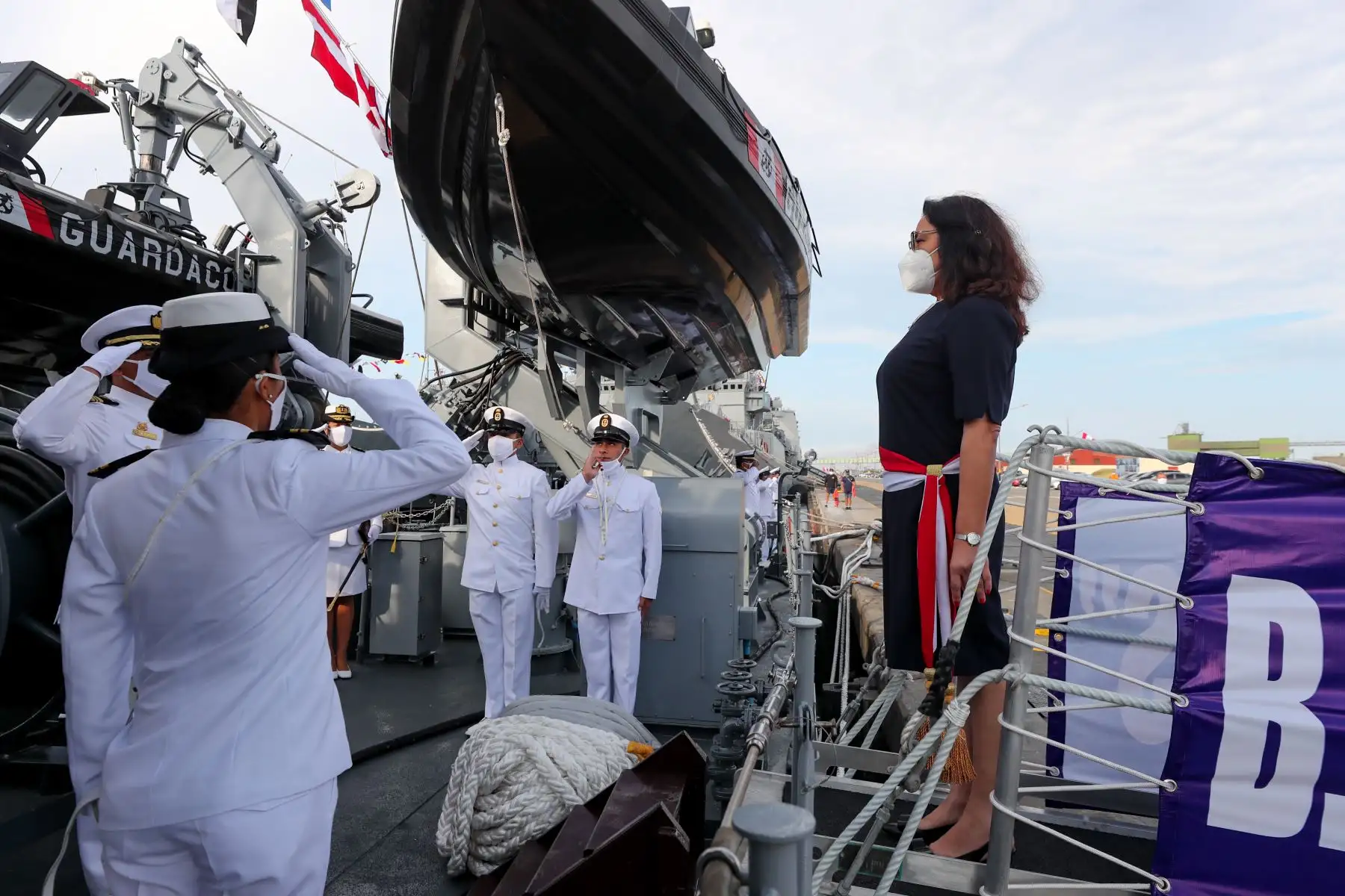 La Presidenta del Consejo de Ministros, Violeta Bermúdez, junto a la Ministra de Defensa, Nuria Esparch asisten a la conmemoración del Bicentenario de la Fuerza de Superficie de la Marina de Guerra. Asimismo se incorporaron dos patrulleras a la Fuerza Naval. Foto: ANDINA/PCM