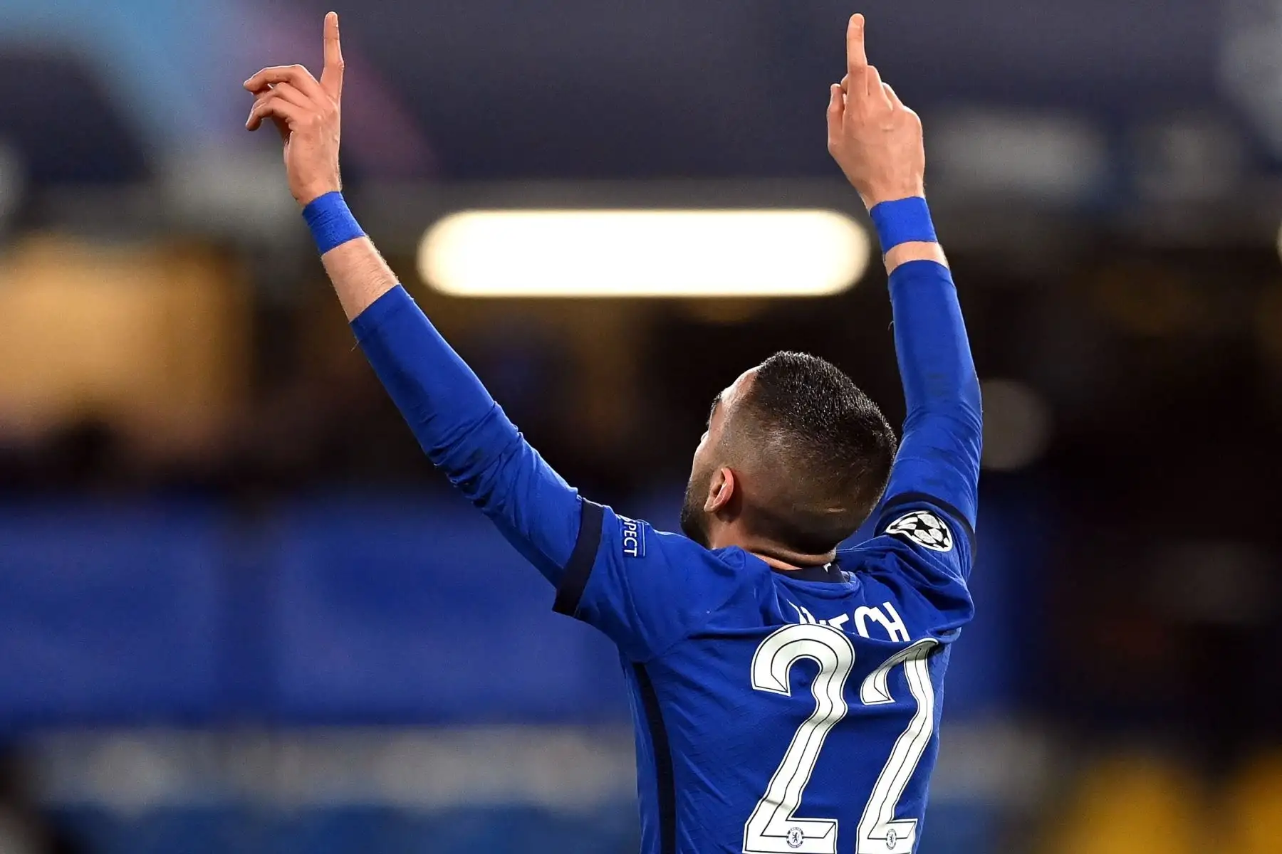 Hakim Ziyech del Chelsea celebra tras marcar el 1-0 ante Atlético Madrid durante los octavos de final de la UEFA Champions League. Foto: EFE