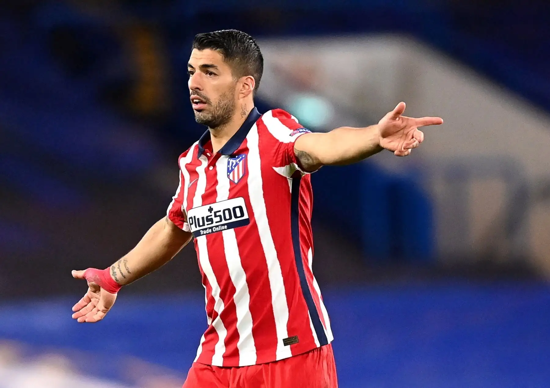 Luis Suárez del Atlético reacciona durante partido contra Chelsea por los octavos de final de la UEFA Champions League. Foto: EFE