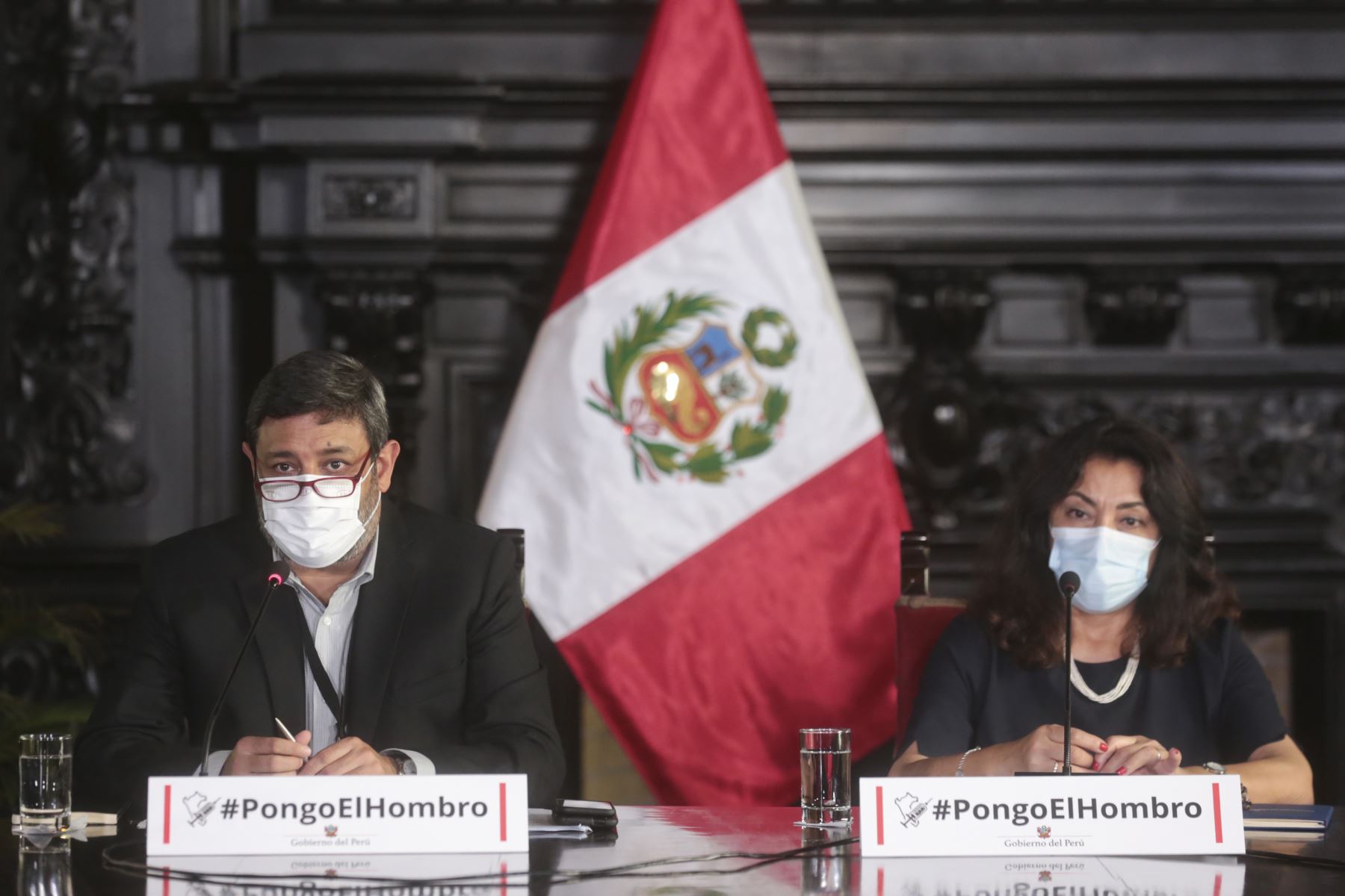 Titular de la PCM, Violeta Bermúdez, junto a ministro de Educación, Ricardo Cuenca brindan conferencia de prensa para informar sobre los acuerdos adoptados por el Ejecutivo frente a la pandemia del covid-19.
Foto: PCM