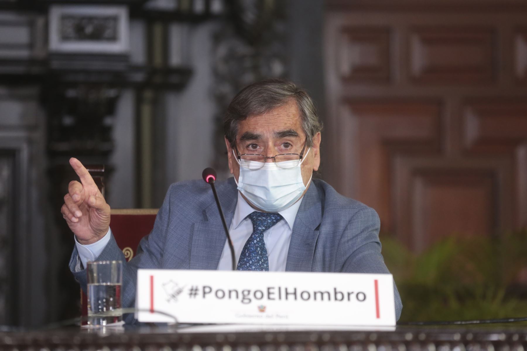 Ministro de Salud, Oscar Ugarte brinda conferencia de prensa para informar sobre los acuerdos adoptados por el Ejecutivo frente a la pandemia del covid-19.
Foto: PCM
