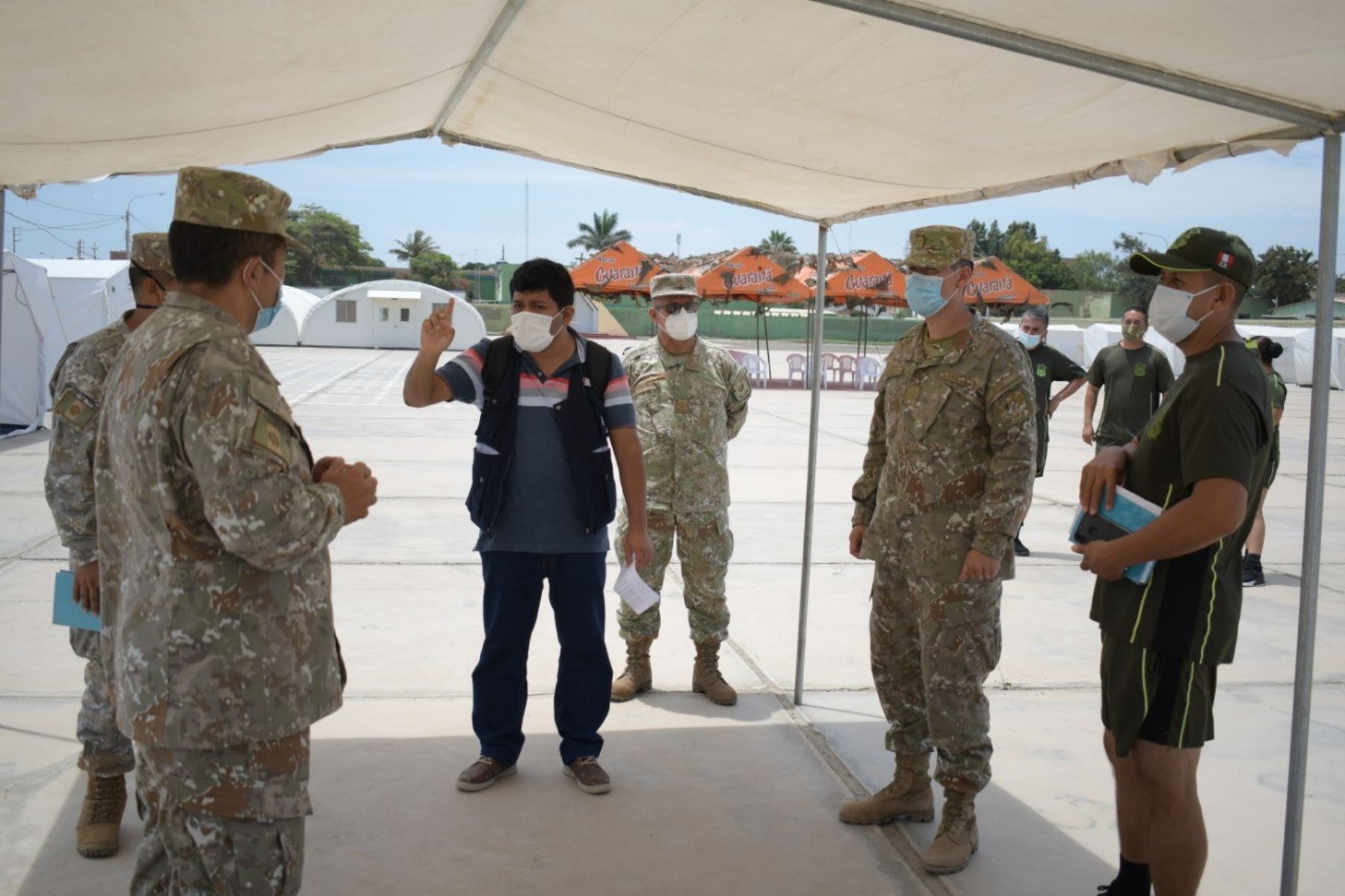 En Lambayeque, autoridades regionales coordinan vacunación de efectivos militares contra el covid-19.