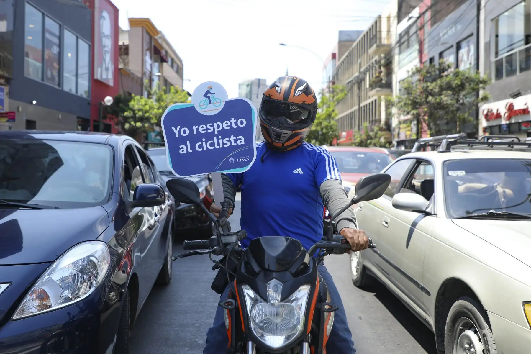 Municipalidad de Lima impulsa campaña denominada “Los Fantásticos Viales ” que en esta oportunidad  recorre el distrito de Jesús María, para concientizar a conductores y peatones sobre la importancia de respetar las normas de tránsito.
Foto: ANDINA / Municipalidad de Lima