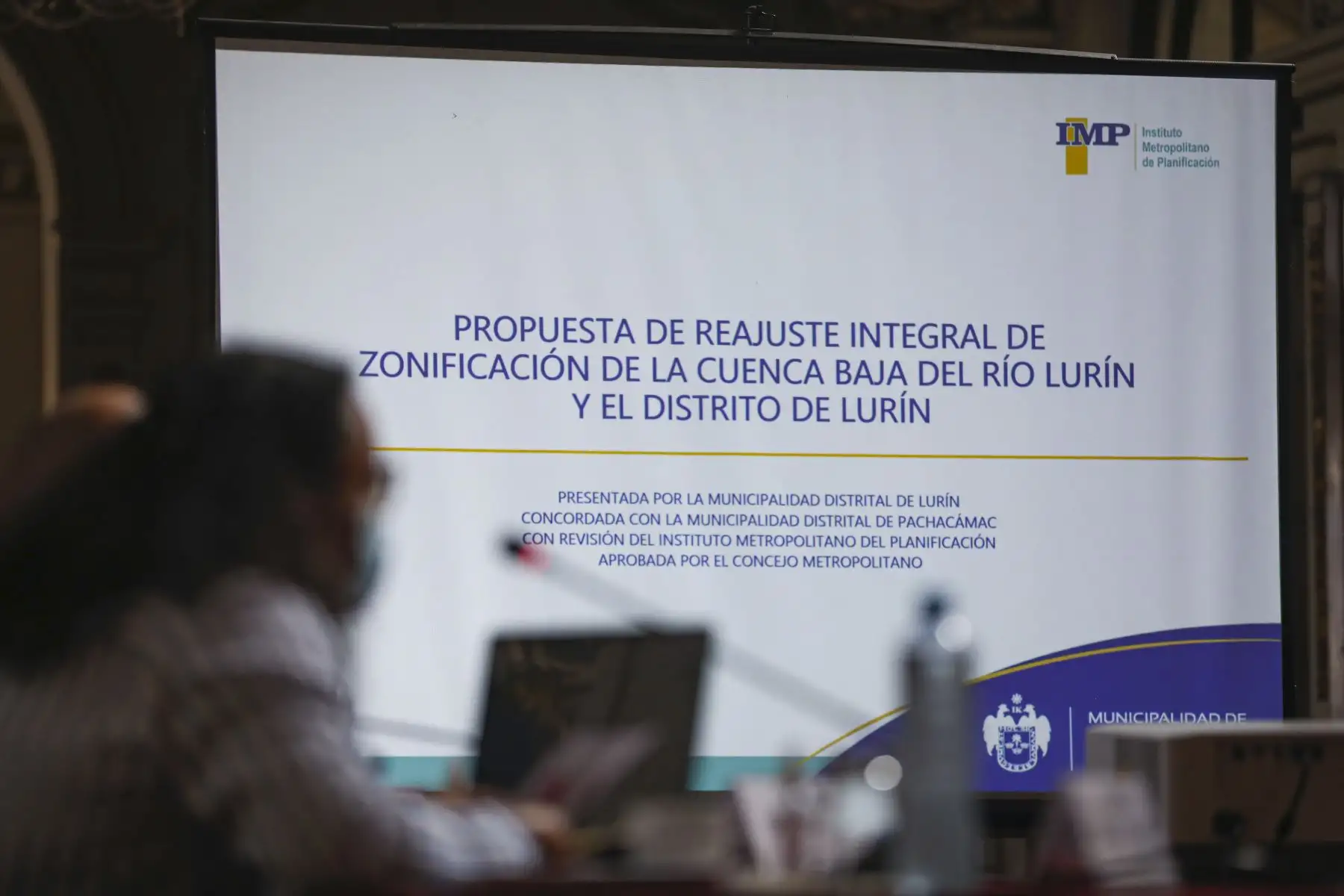 Alcalde de Lima, Jorge Muñoz, se reúne con los Ministros de Cultura: Alejandro Neyra , Ambiente: Gabriel Quijandría Acosta y Vivienda, Construcción y Saneamiento: Solangel Nátali Fernández para evaluar alternativas sobre de zonificación de Lurín.
Foto: Municipalidad de Lima Alcalde de Lima, Jorge Muñoz, se reúne con los Ministros de Cultura: Alejandro Neyra , Ambiente: Gabriel Quijandría Acosta y Vivienda, Construcción y Saneamiento: Solangel Nátali Fernández para evaluar alternativas sobre de zonificación de Lurín.
Foto: Municipalidad de Lima