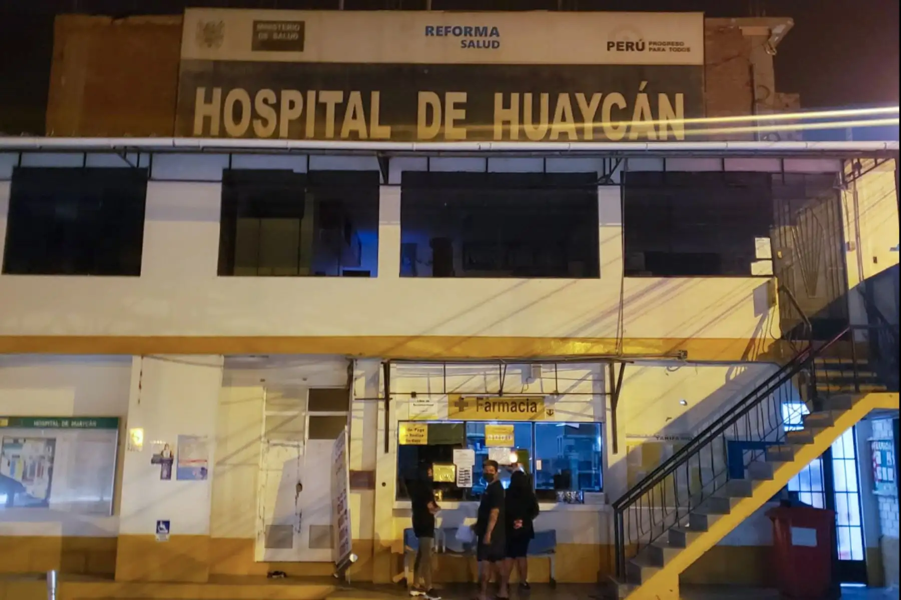 La Policía Nacional del Perú trasladó en helicópteros un contingente de oxígeno desde la planta industrial de Huachipa hasta el Hospital de Huaycán. Se estableció puente aéreo para garantizar atención de pacientes.
Foto: Ministerio del Interior