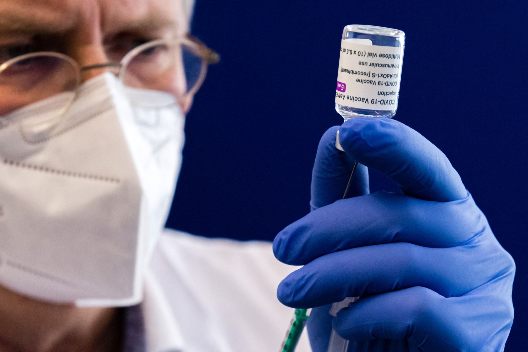 Alemania adopta esta medida después de que la Agencia Europea de Medicamentos (EMA) dictaminara que es una vacuna "segura y eficaz". Foto: AFP