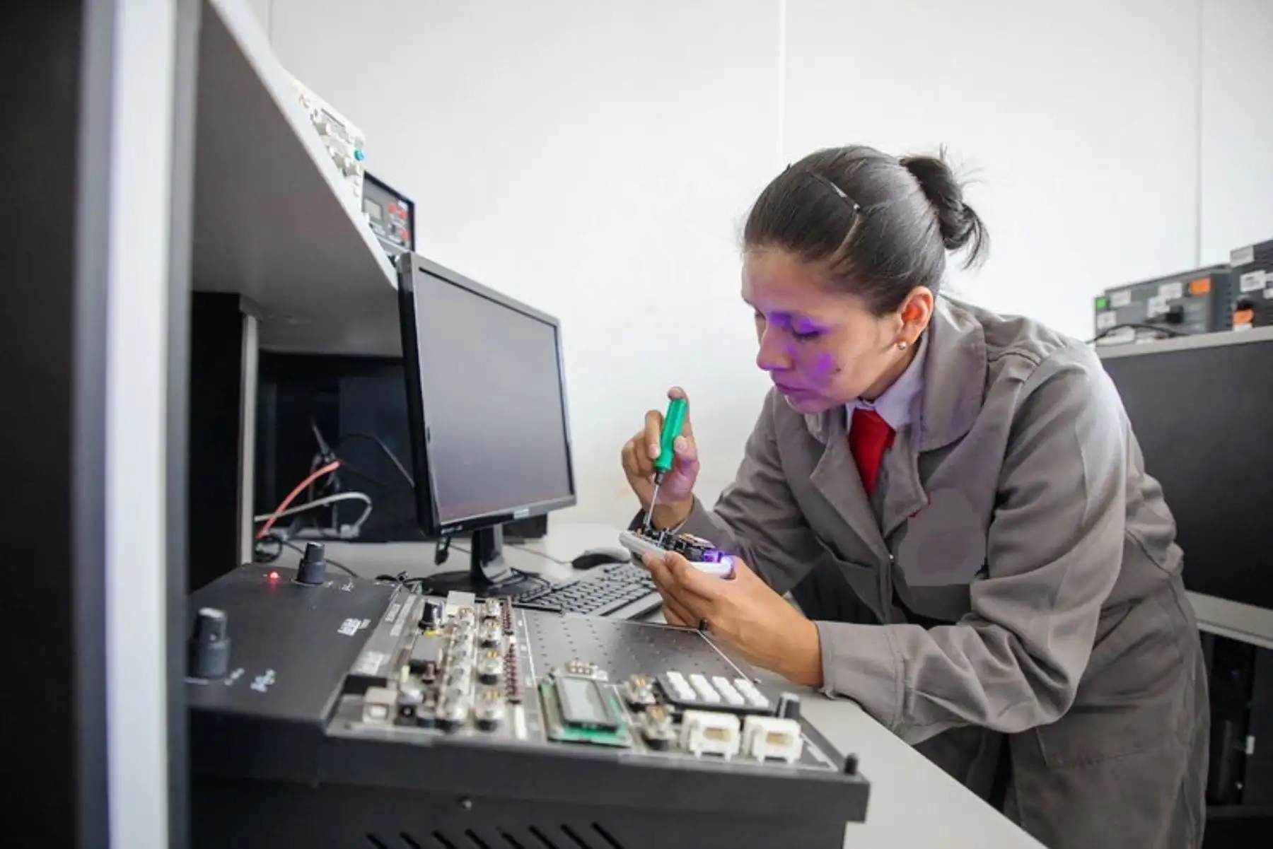 Las diez carreras técnicas mejor remuneradas a jóvenes egresados. Foto: ANDINA/Difusión.