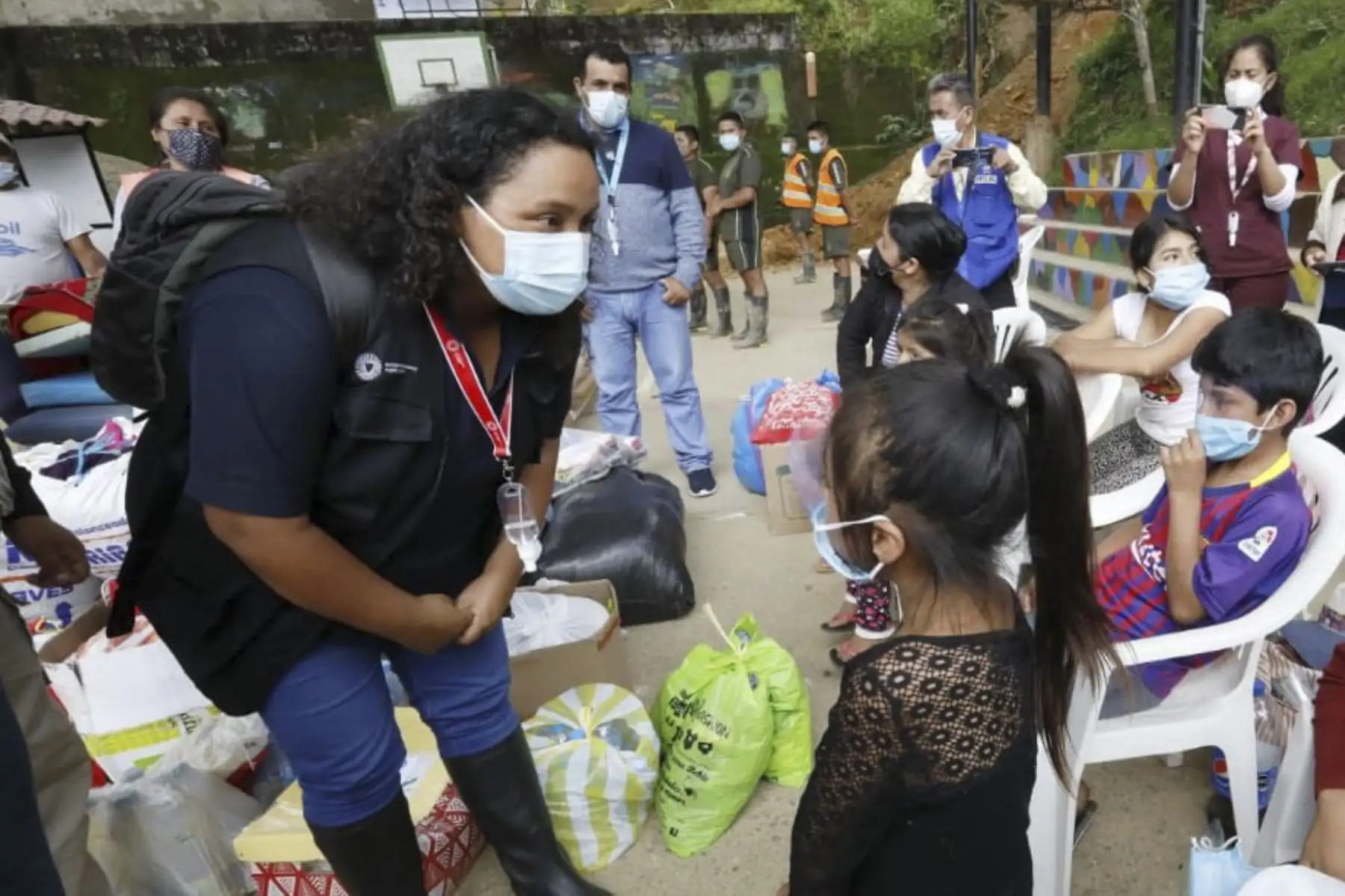 La ministra de Vivienda, Construcción y Saneamiento, Solangel Fernández, llegó al distrito de Canchaque, en la provincia de Huancabamba, región Piura para inspeccionar la zona afectada por los deslizamientos. Foto: ANDINA/MVCS