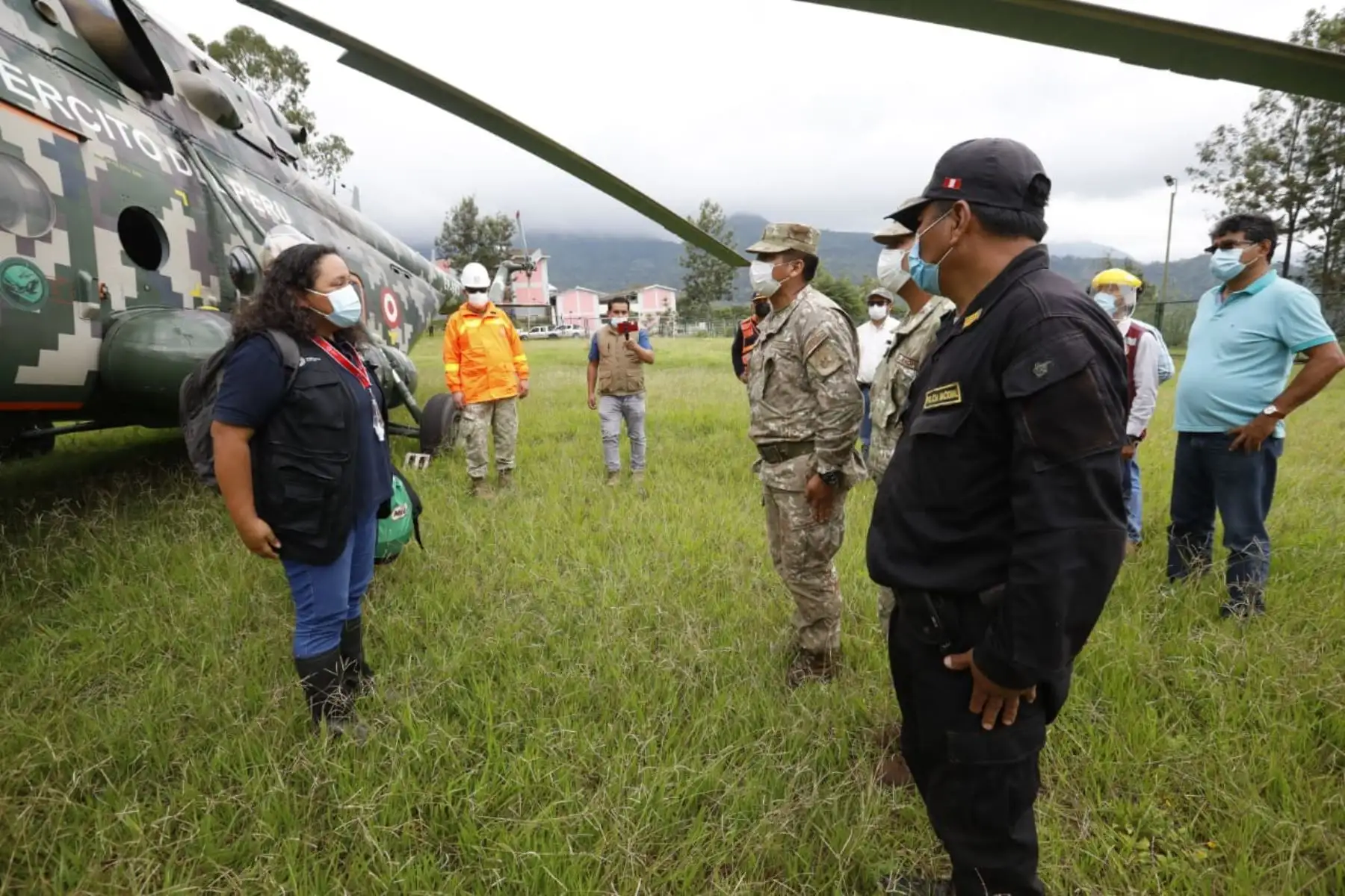 La ministra de Vivienda, Construcción y Saneamiento, Solangel Fernández, llegó al distrito de Canchaque, en la provincia de Huancabamba, región Piura para inspeccionar la zona afectada por los deslizamientos. Foto: ANDINA/MVCS