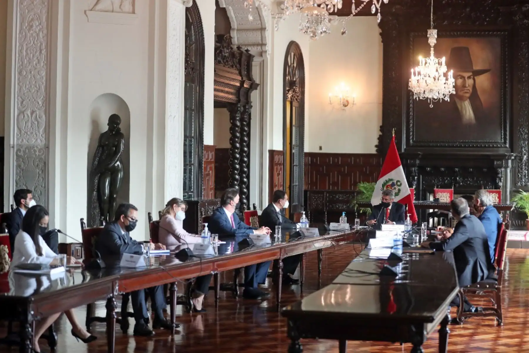 El presidente Francisco Sagasti, junto con la presidenta del Consejo de Ministros, Violeta Bermundez y el canciller Allan Wagnert recibió a la Misión de Observación Electoral de la OEA, encabezada por el excanciller paraguayo Rubén Ramírez para las Elecciones Bicentenario. Foto: ANDINA/Prensa Presidencia
