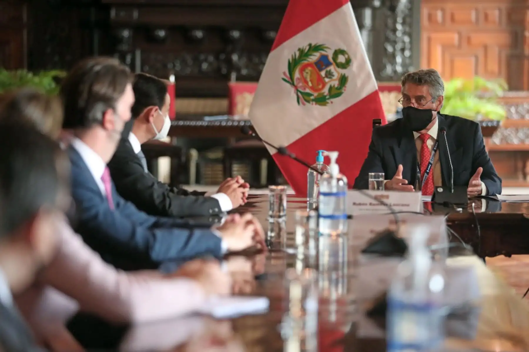 El presidente Francisco Sagasti, junto con la presidenta del Consejo de Ministros, Violeta Bermundez y el canciller Allan Wagnert recibió a la Misión de Observación Electoral de la OEA, encabezada por el excanciller paraguayo Rubén Ramírez para las Elecciones Bicentenario. Foto: ANDINA/Prensa Presidencia