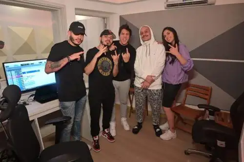 Peruano Alfredo Santino graba con productor de Maluma y The Weeknd en Colombia.