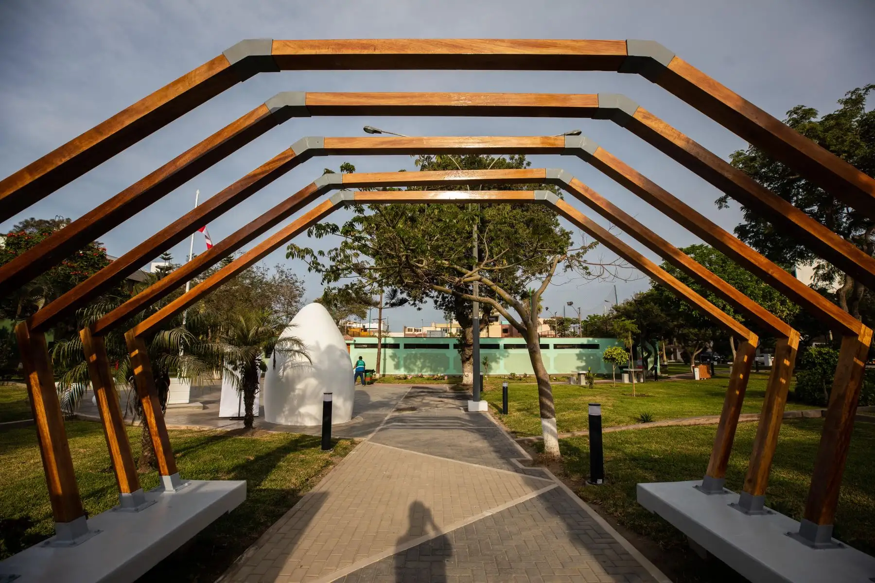Alcalde Jorge Muñoz presenta remodelado parque Santa Emma del Cercado de Lima. Foto: MML