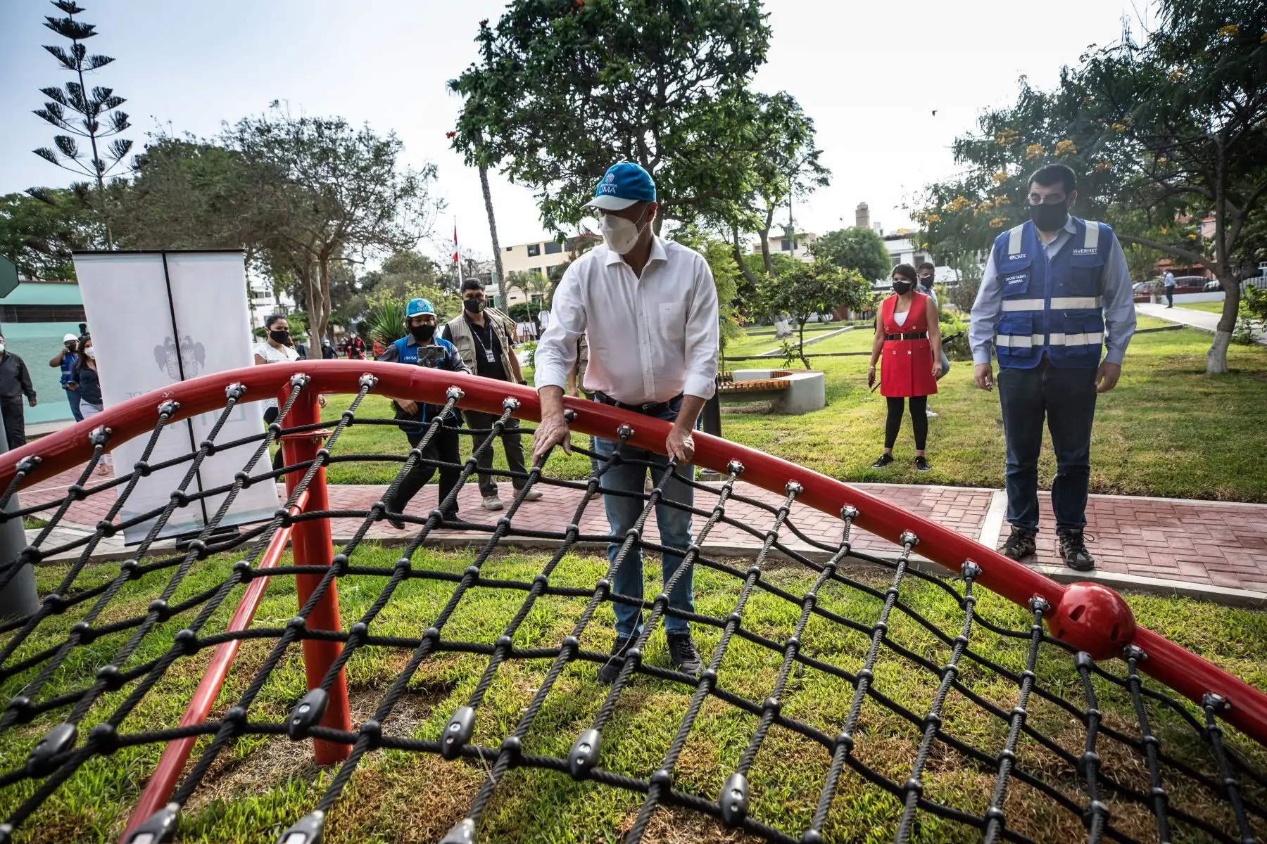 Alcalde Jorge Muñoz presenta remodelado parque Santa Emma del Cercado de Lima. Foto: MML