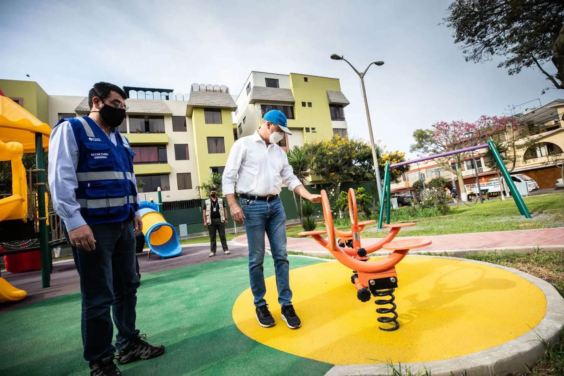 Alcalde Jorge Muñoz presenta remodelado parque Santa Emma del Cercado de Lima. Foto: MML