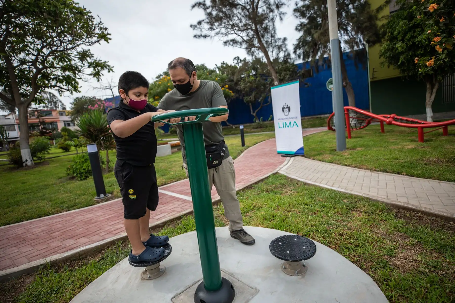 Alcalde Jorge Muñoz presenta remodelado parque Santa Emma del Cercado de Lima. Foto: MML