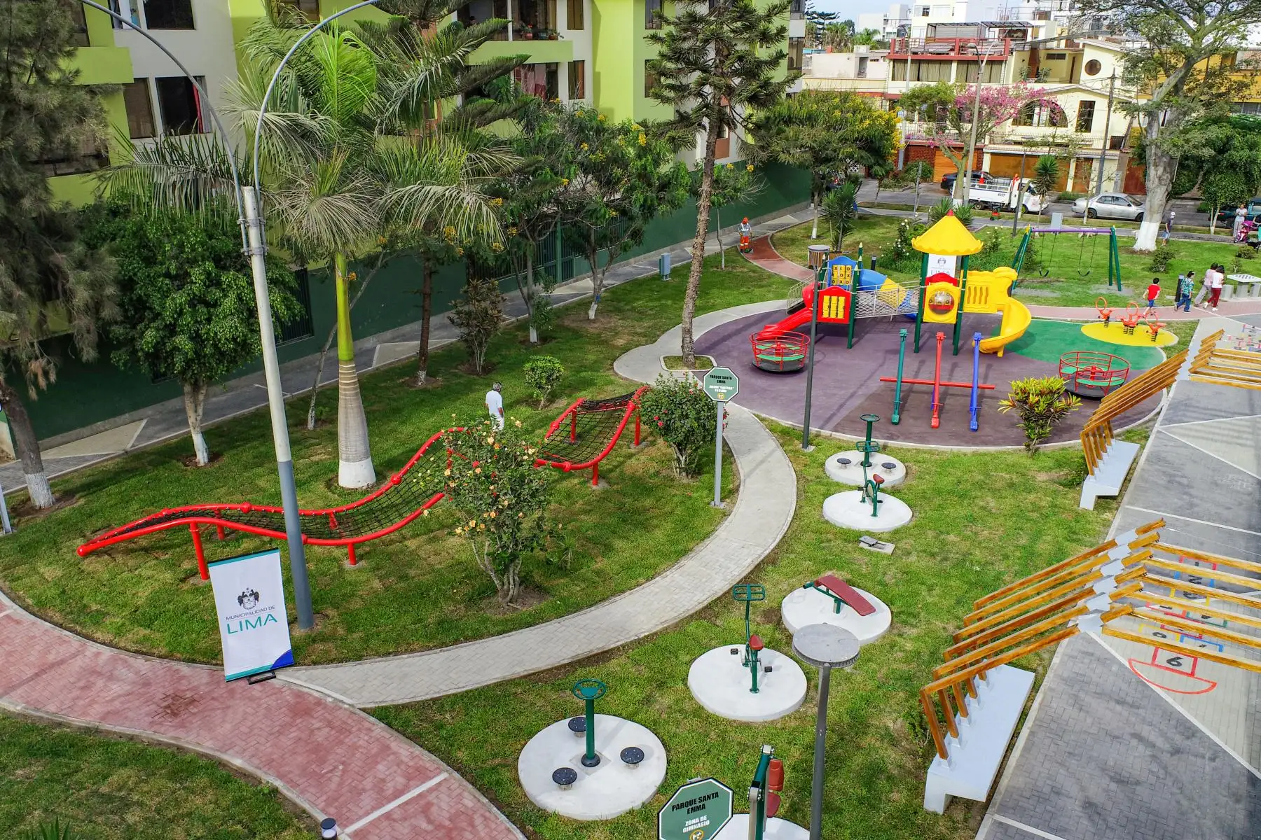 Alcalde Jorge Muñoz presenta remodelado parque Santa Emma del Cercado de Lima. Foto: MML
