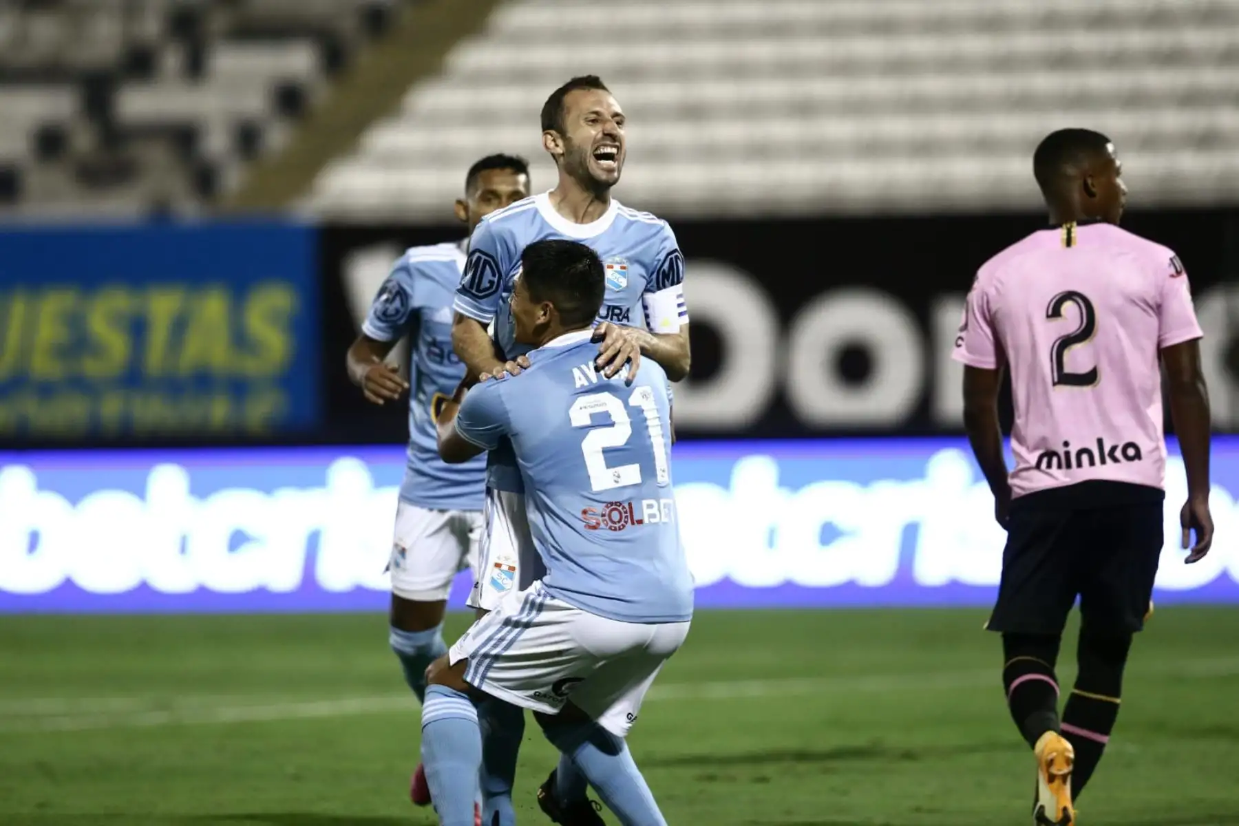 H. Calcaterra de Sporting Cristal  anota primer gol ante el encuentro entre Sporting Cristal Vs Sport Boys por la jornada 2 de la Fase 1 de la Liga 1, en el Estadio Alejandro Villanueva, Matute. Foto: Liga 1