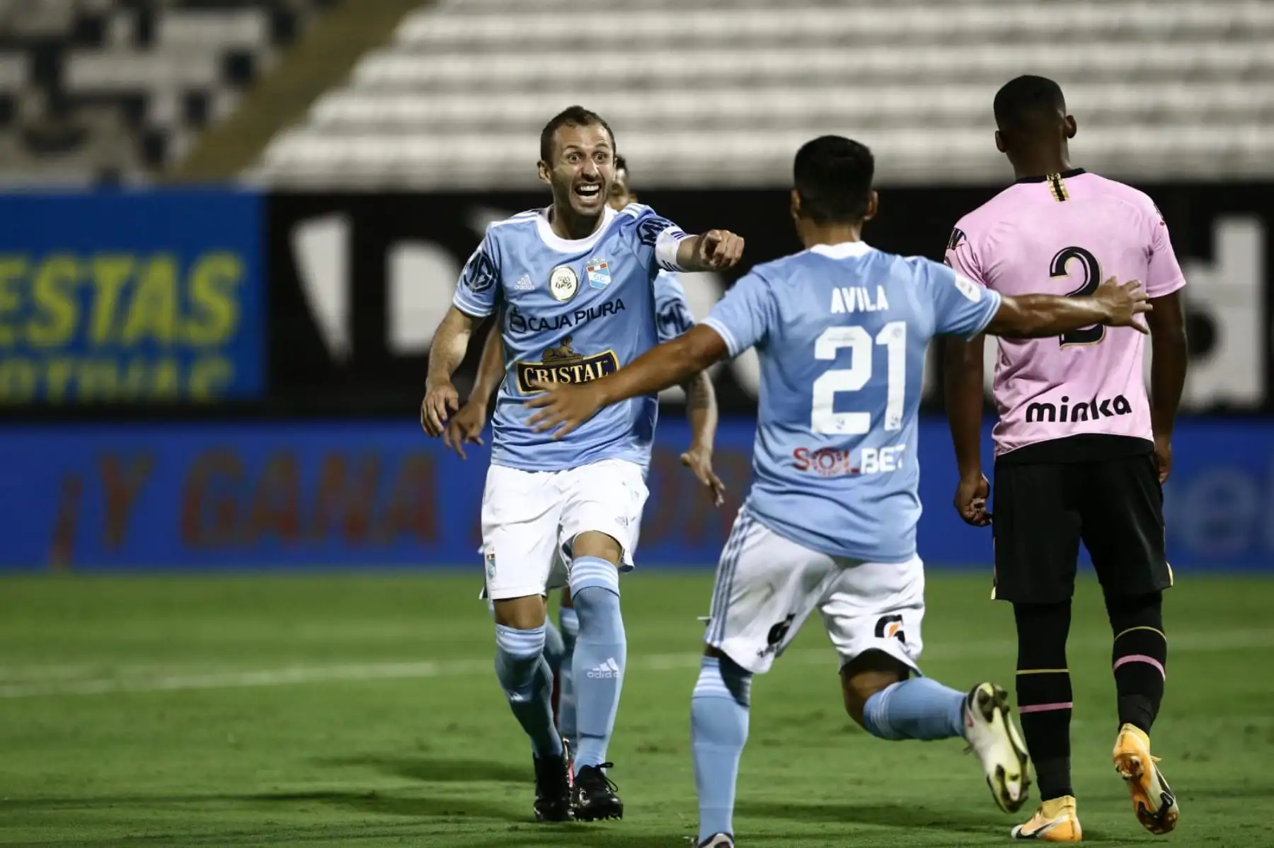 H. Calcaterra de Sporting Cristal  anota primer gol ante el encuentro entre Sporting Cristal Vs Sport Boys por la jornada 2 de la Fase 1 de la Liga 1, en el Estadio Alejandro Villanueva, Matute. Foto: Liga 1