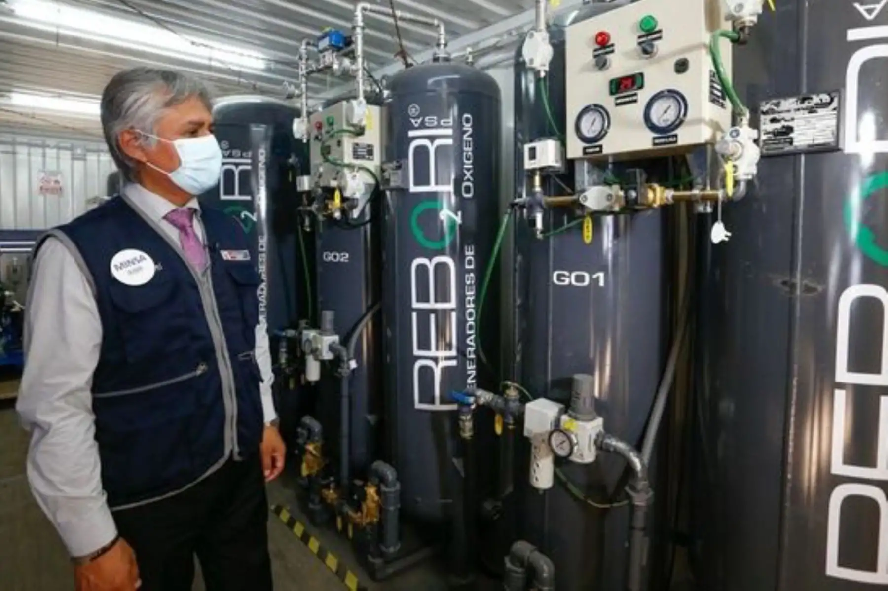 El viceministro de Prestaciones y Aseguramiento en Salud del Minsa, Bernardo Ostos Jara, informó que la planta tiene una capacidad de producción de 720 metros cúbicos por día y puede abastecer hasta 60 balones diarios de oxígeno de 10 metros cúbicos cada uno. Foto: ANDINA/Minsa