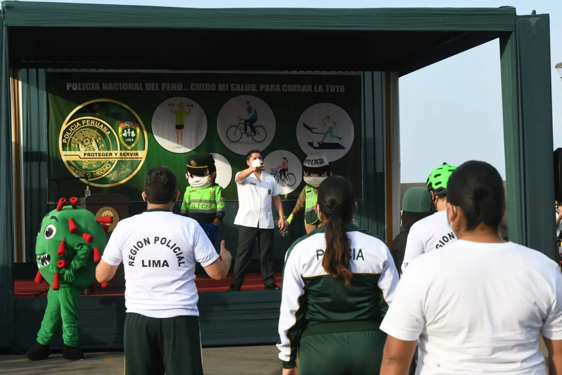 Ministerio del Interior impulsa jornada deportiva cumple con los protocolos sanitarios para prevenir el contagio del coronavirus, y promueve la salud mental y  actividad física de los integrantes de la Policía Nacional del Perú.
Foto: Mininter