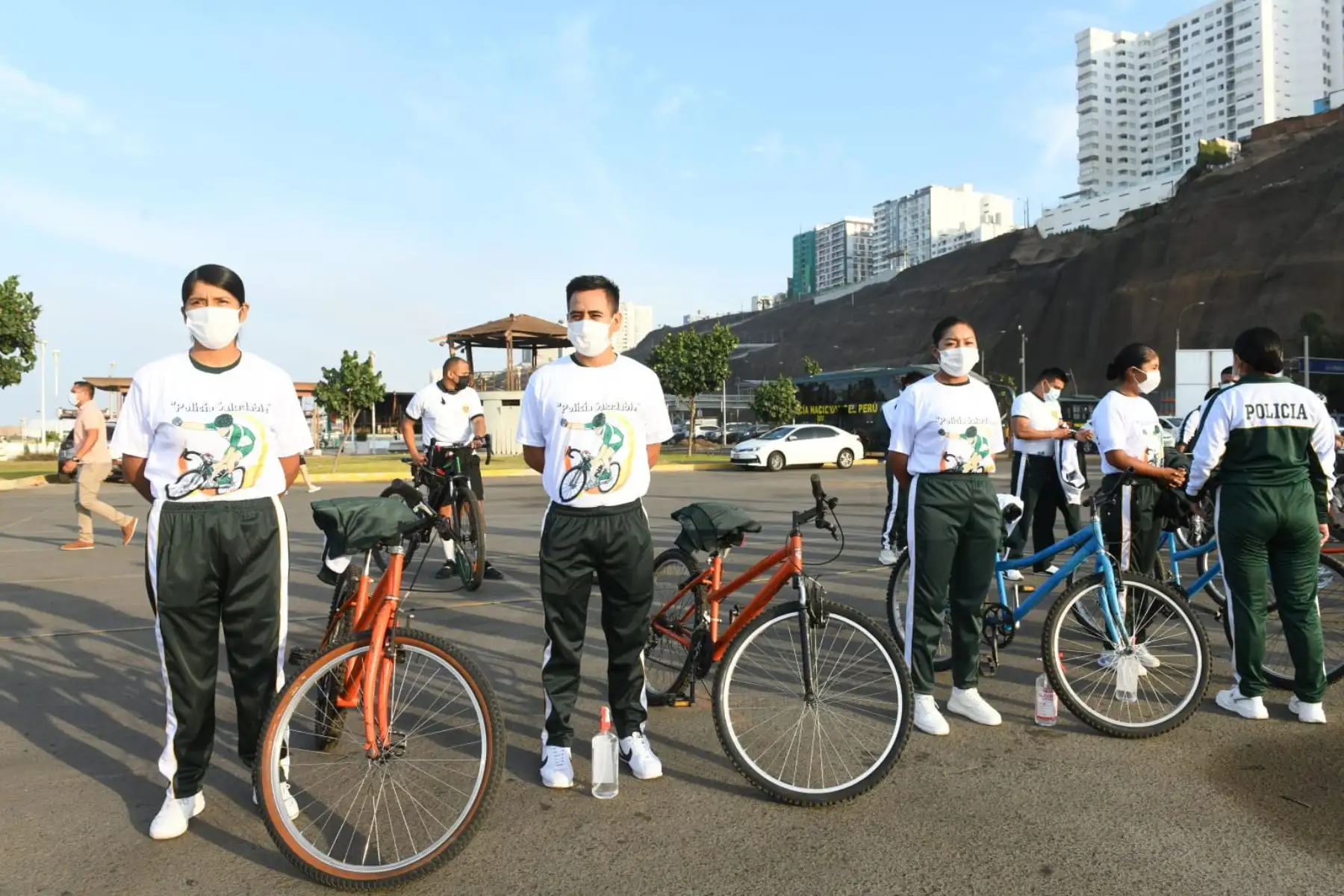 Ministerio del Interior impulsa jornada deportiva cumple con los protocolos sanitarios para prevenir el contagio del coronavirus, y promueve la salud mental y  actividad física de los integrantes de la Policía Nacional del Perú.
Foto: Mininter