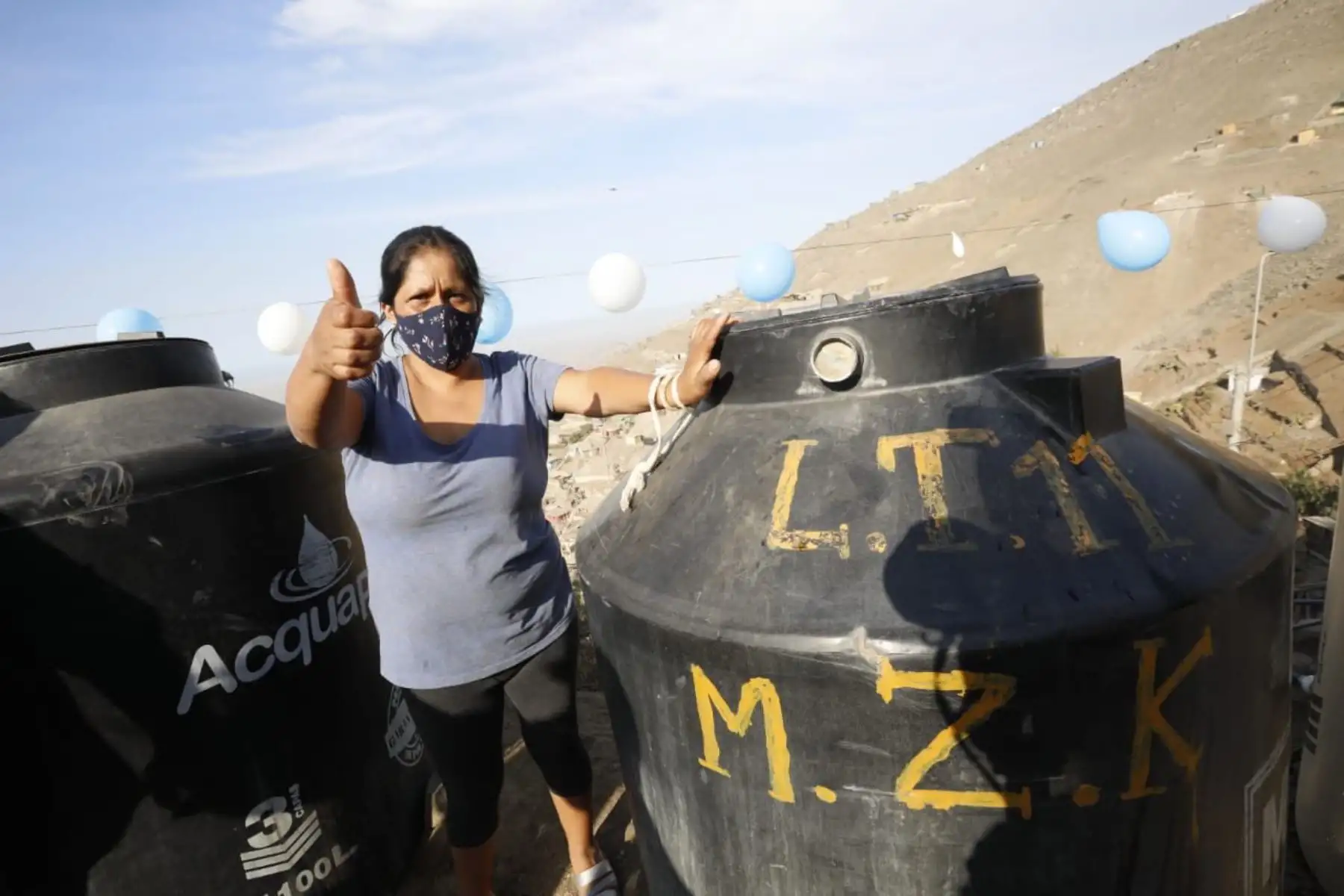 Ministra de Vivienda, Solangel  Fernández, el presidente de Sedapal y el alcalde de Villa María del Triunfo, Eloy Chávez, hicieron el balance de entrega de agua en Lima Sur, que superó el millón y medio de m³ en un año. 
Foto: Ministerio de Vivienda