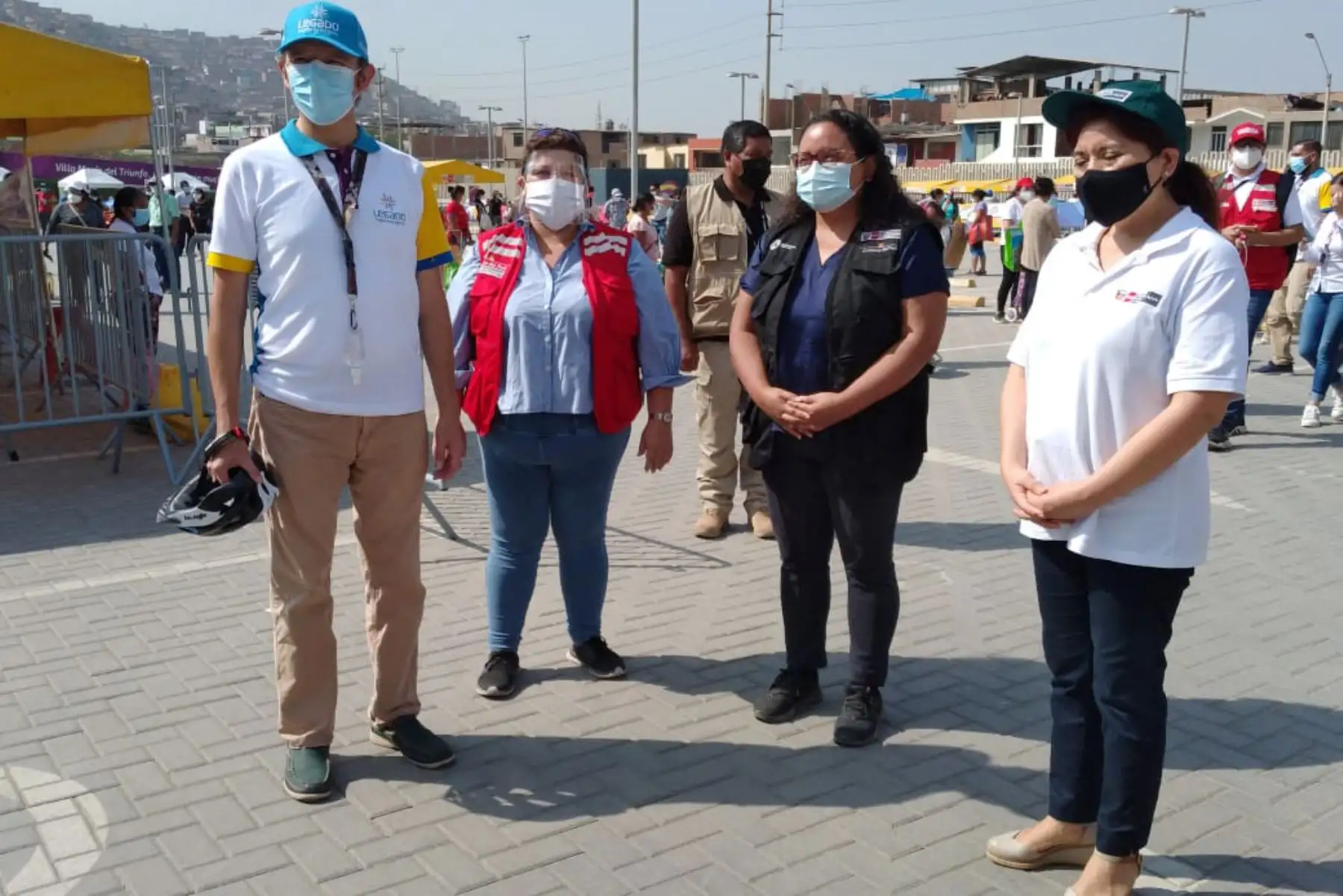Con la presencia  de la ministra de Vivienda, de Solangel  Fernández, la directora adjunta de Agro Rural del Ministerio de Desarrollo Agrario y Riego del Perú, Jaqueline Quintana Flores,  y Alberto Valenzuela, director ejecutivo de Legado Lima 2019 se dio inicio a la tercera edición del programa Mercados Midagri " De La Chacra a la Olla 2021 ".
Foto: Ministerio de Vivienda
