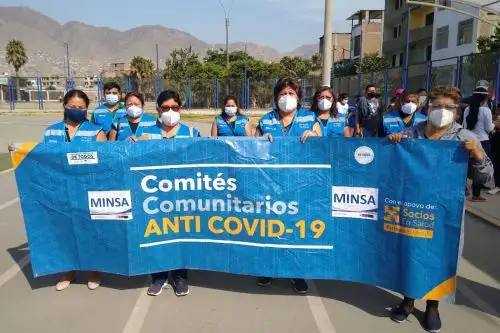 Mayores de 80 años comenzarán a ser inmunizados desde el lunes 22 de marzo en colegios y parques. Los comités comunitarios los visitarán previamente para notificar que está próxima su inmunización. Foto: ANDINA/sifusión.