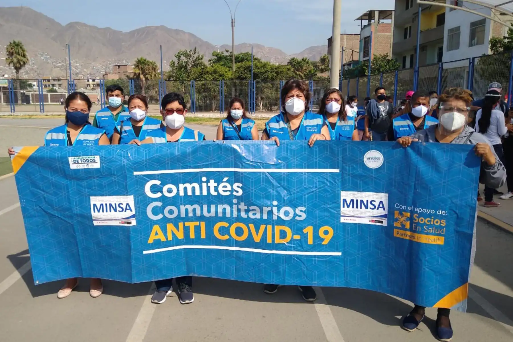 Mayores de 80 años comenzarán a ser inmunizados desde el lunes 22 de marzo en colegios y parques. Los comités comunitarios los visitarán previamente para notificar que está próxima su inmunización. Foto: ANDINA/sifusión.