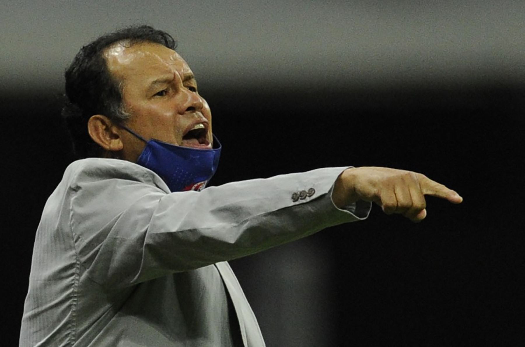 Juan Reynoso marcó un récord como técnico del Cruz Azul al sumar su décima victoria consecutiva