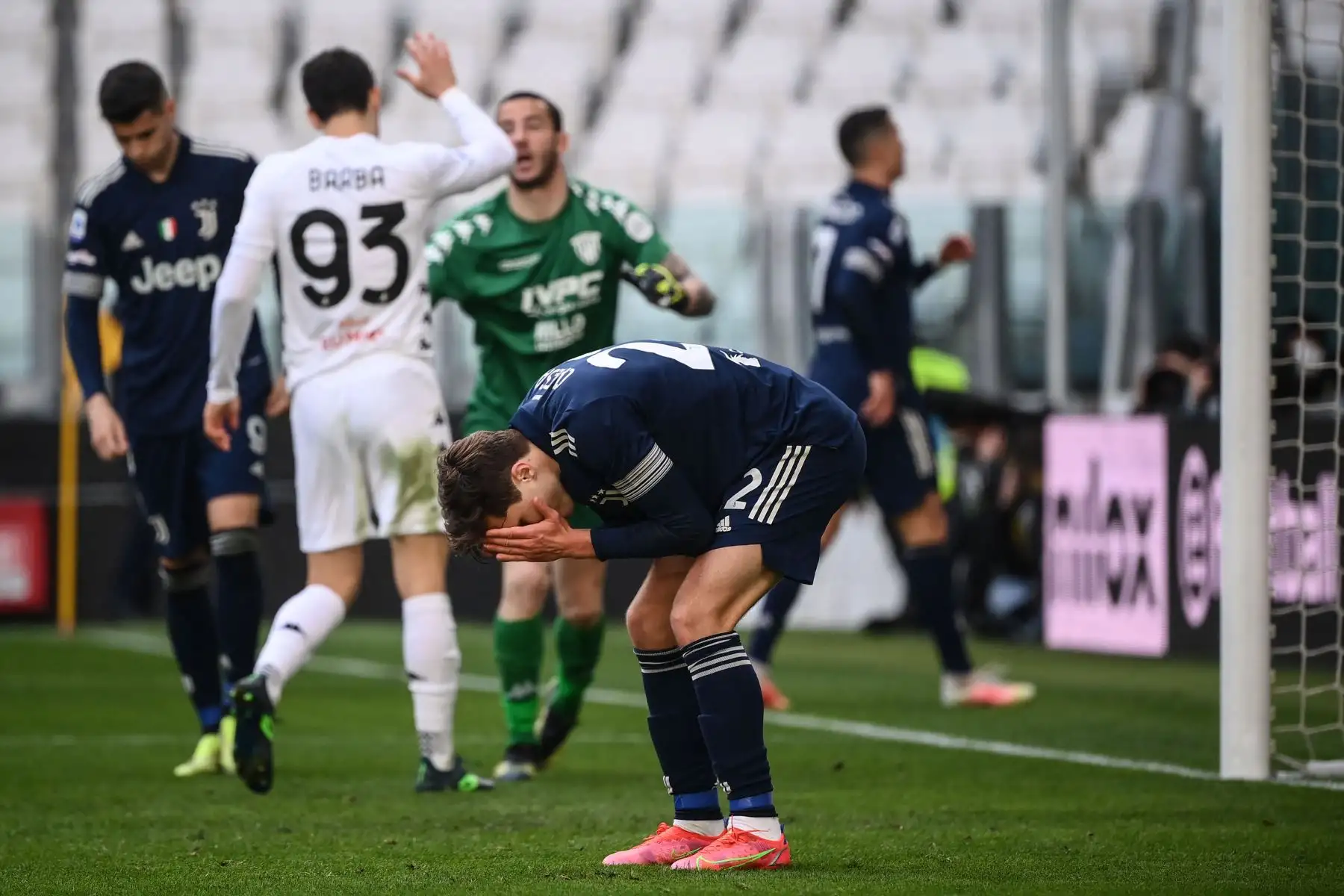 El delantero italiano de la Juventus, Federico Chiesa, reacciona después de perder una oportunidad de gol durante el partido de fútbol de la Serie A italiana Juventus Turín vs Benevento.
Foto: AFP