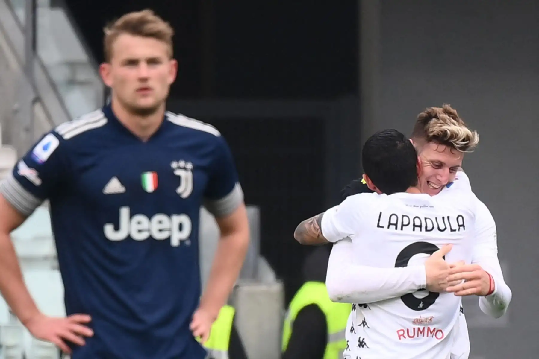 El delantero argentino de Benevento, Adolfo Gaich, celebra tras abrir el marcador durante el partido de fútbol de la Serie A italiana Juventus Turín vs Benevento.
Foto: AFP