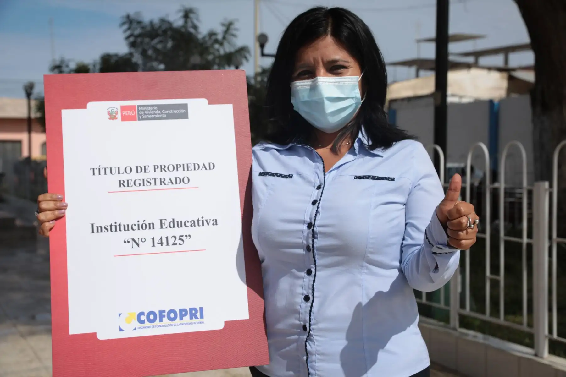 COFOPRI emitió más de dos millones 500 mil títulos de propiedad en 25 años de creación. Ministra de Vivienda, Construcción y Saneamiento Solangel Fernández entregó títulos a instituciones públicas como centros médicos y colegios en la región de Piura, con esto la población de Piura podrá contar con mejores servicios públicos, que impactarán en su calidad de vida.Piura. Foto: ANDINA/Cofopri