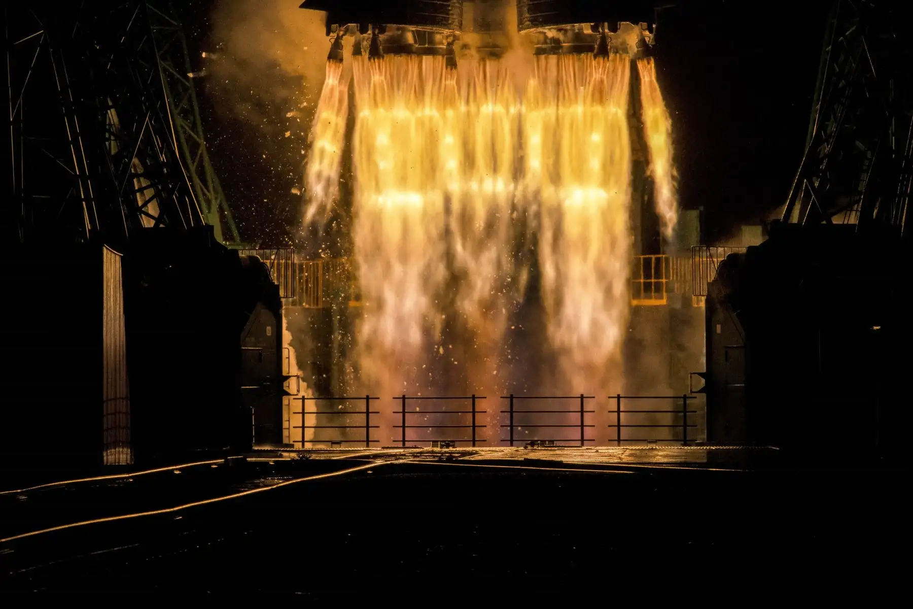 El cohete portador Soyuz-2 con la etapa superior Fregat y 38 satélites de 18 países despega del cosmódromo de Baikonur arrendado por Rusia en Kazajstán. Foto: AFP